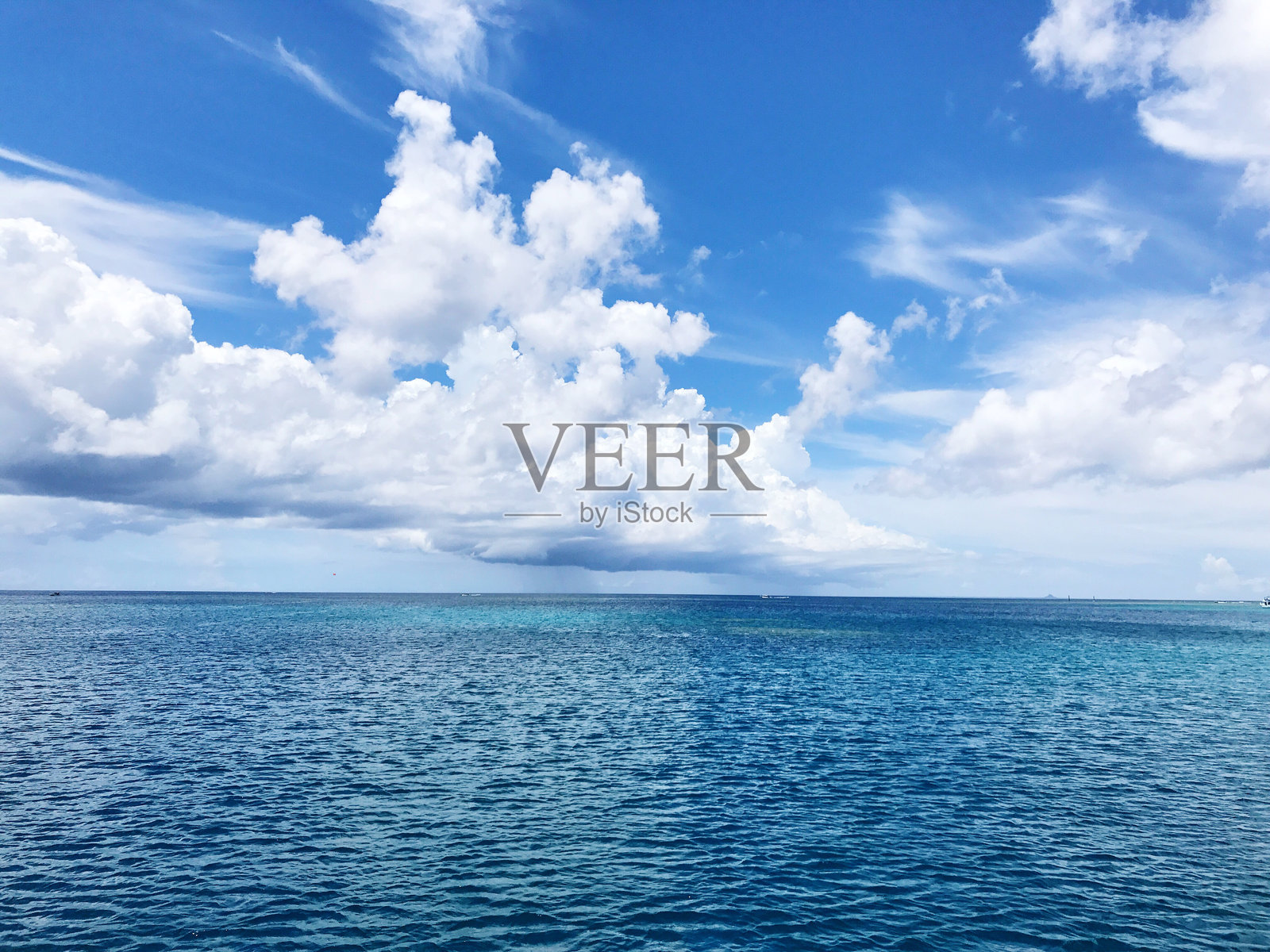 海洋与天空的美丽景色照片摄影图片