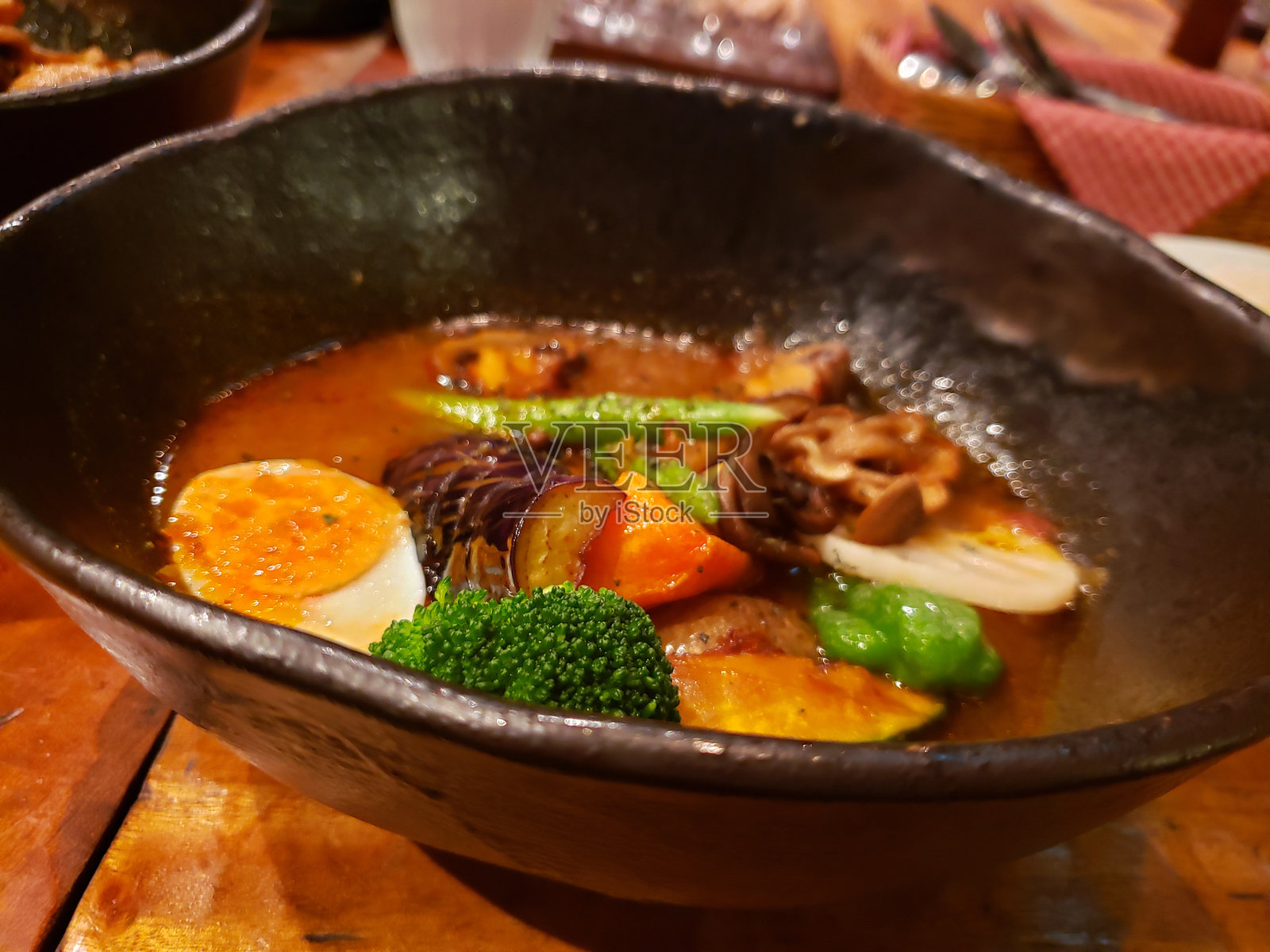 碗中的汤特写照片摄影图片