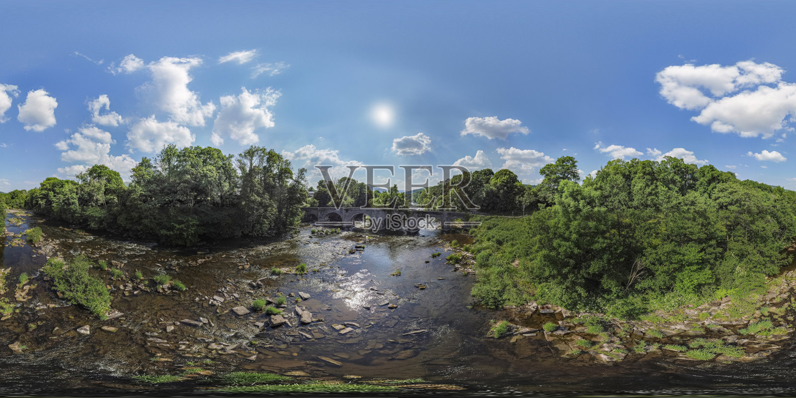 Llangynidr大桥360°空中全景，班诺布里赫尼戈（布雷肯比肯斯），南威尔士，英国照片摄影图片