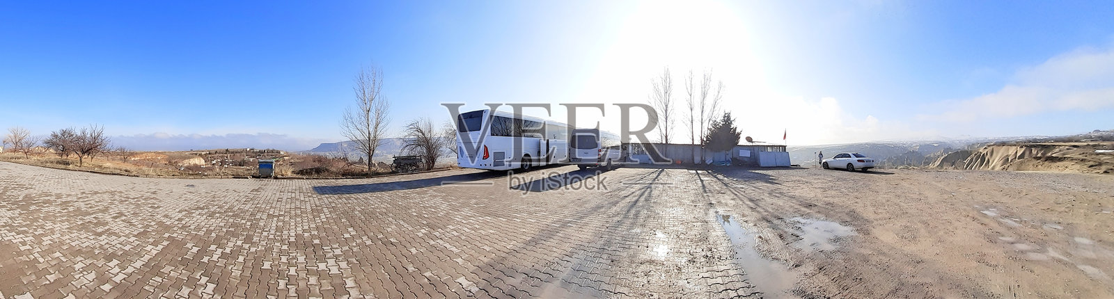 卡帕多奇亚，土耳其，戈雷梅山谷的全景，古老的教堂和雕刻在山坡上的房屋。照片摄影图片