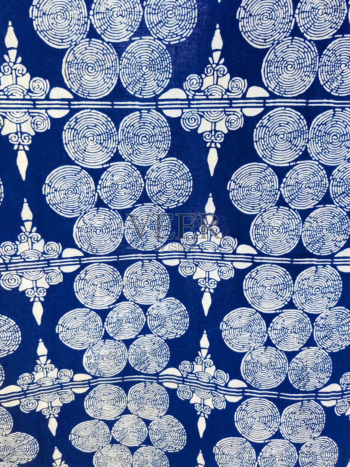 装饰性光学重复。墨水效果涂料无缝。蓝色几何纹理。表面图案照片摄影图片