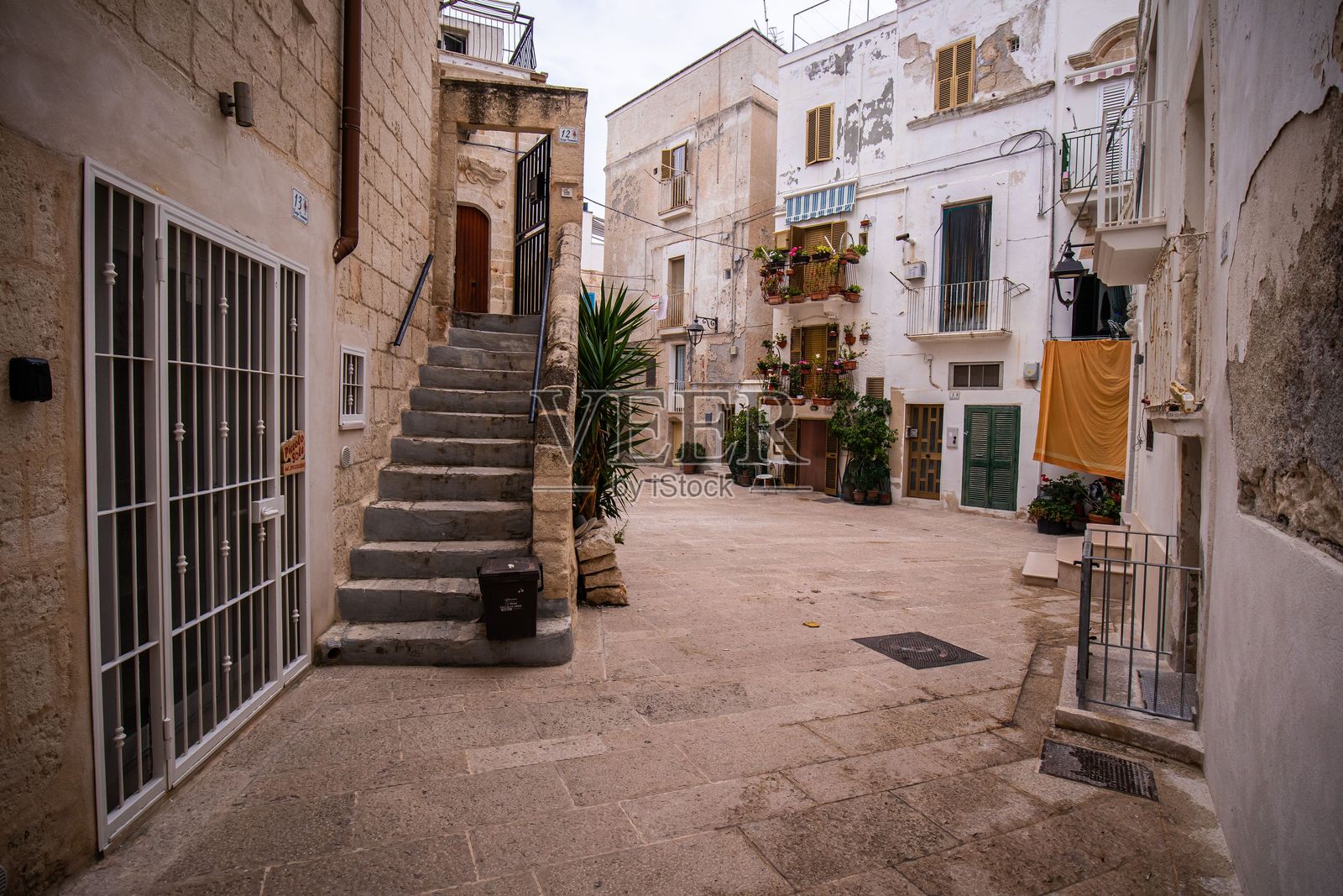 意大利普利亚地区莫诺波利古镇的风景如画的景色照片摄影图片