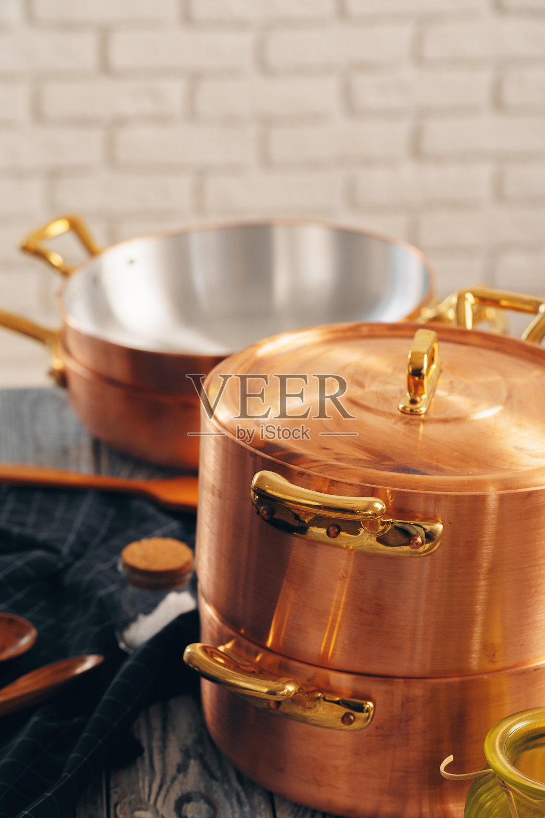 一组铜炊具的特写镜头照片摄影图片