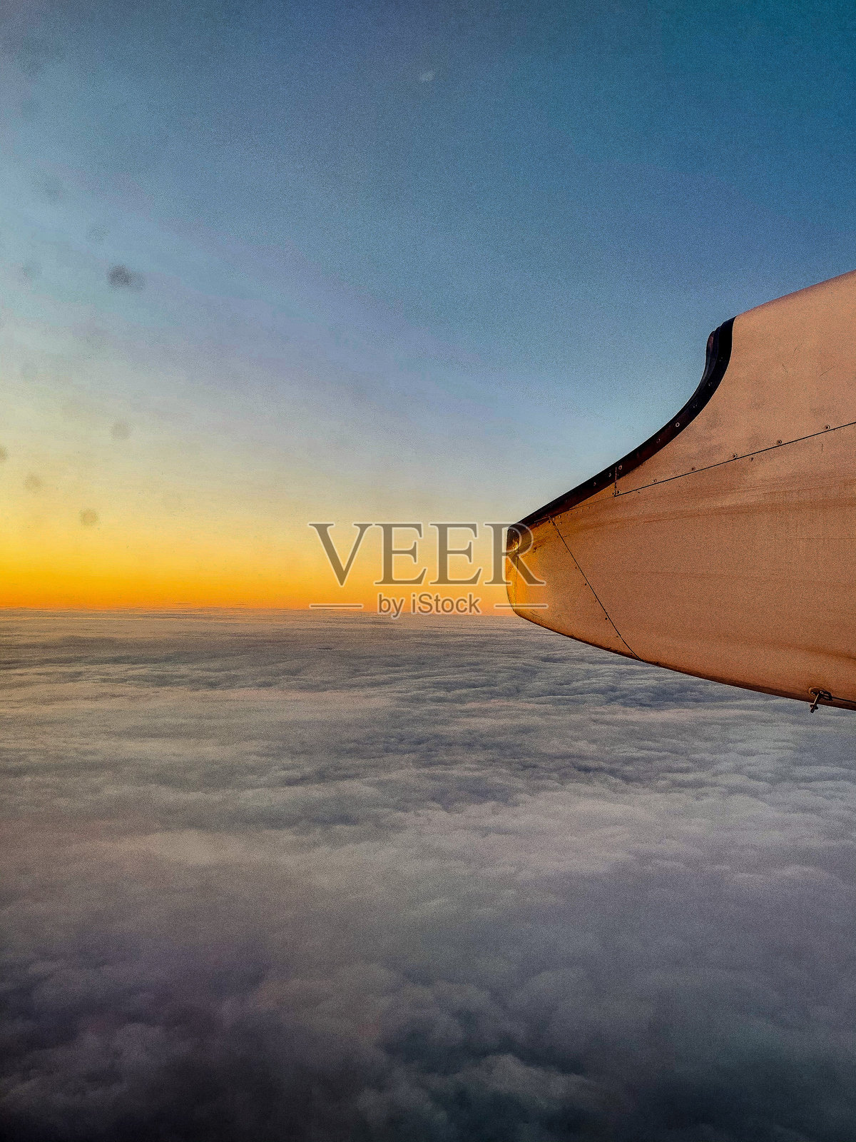 窗边的日落照片摄影图片