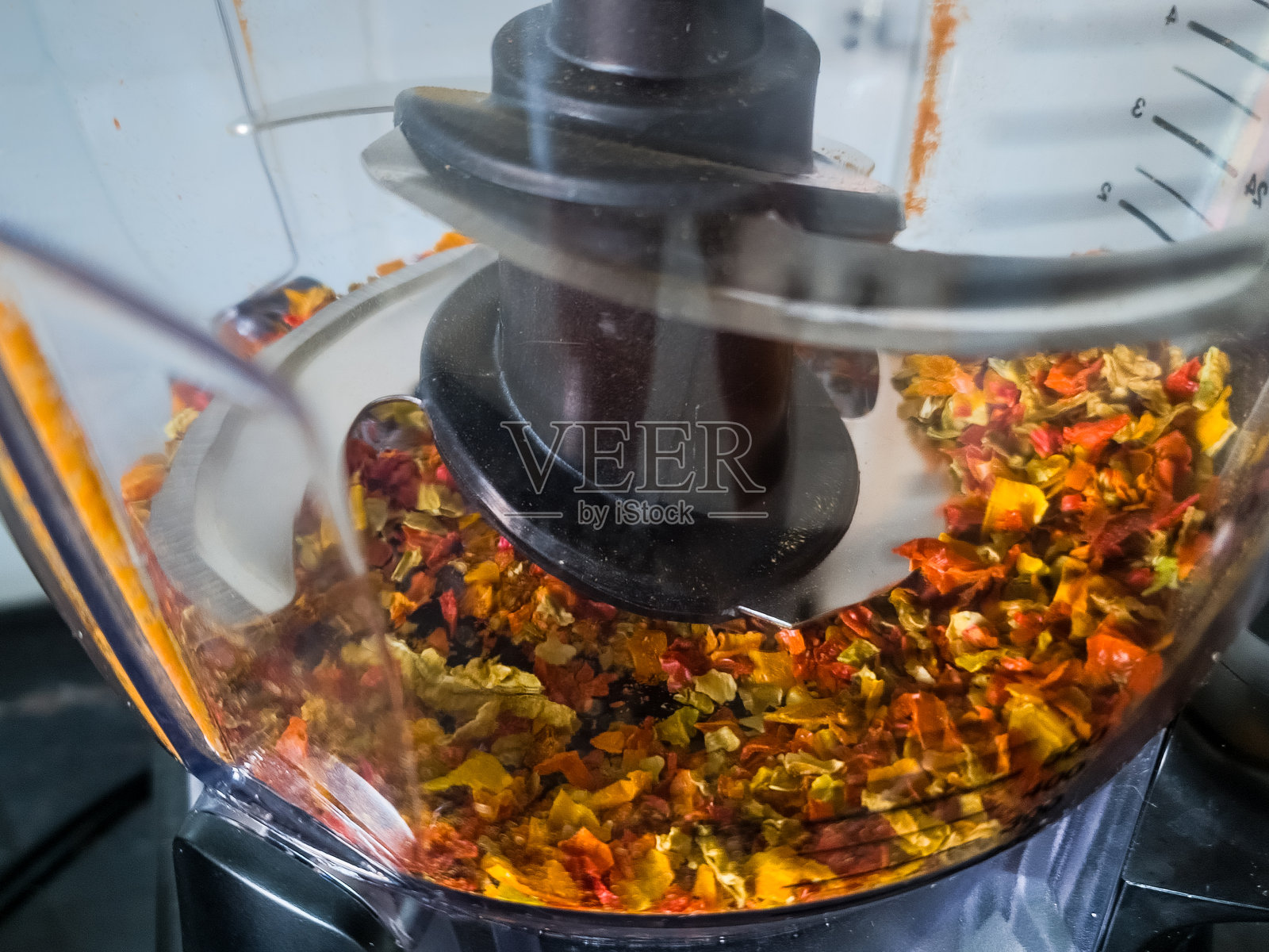 厨房里的食品加工机照片摄影图片