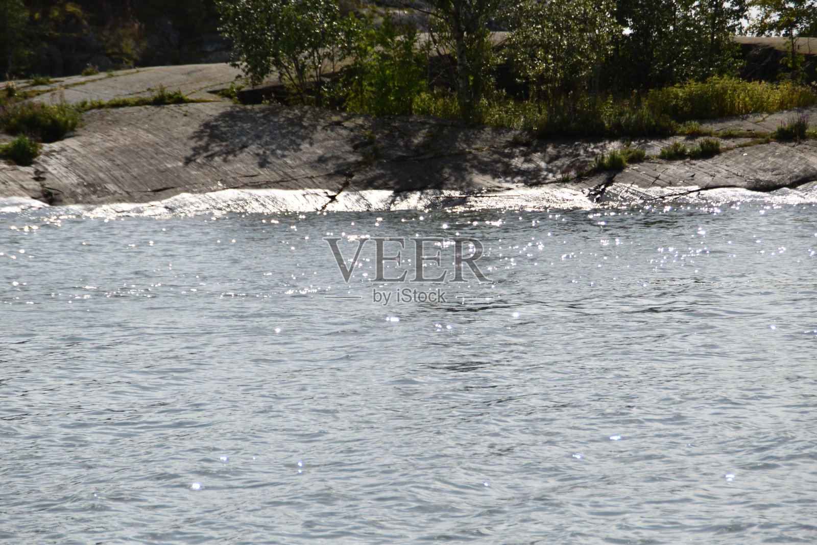 海中的岩石岛屿照片摄影图片