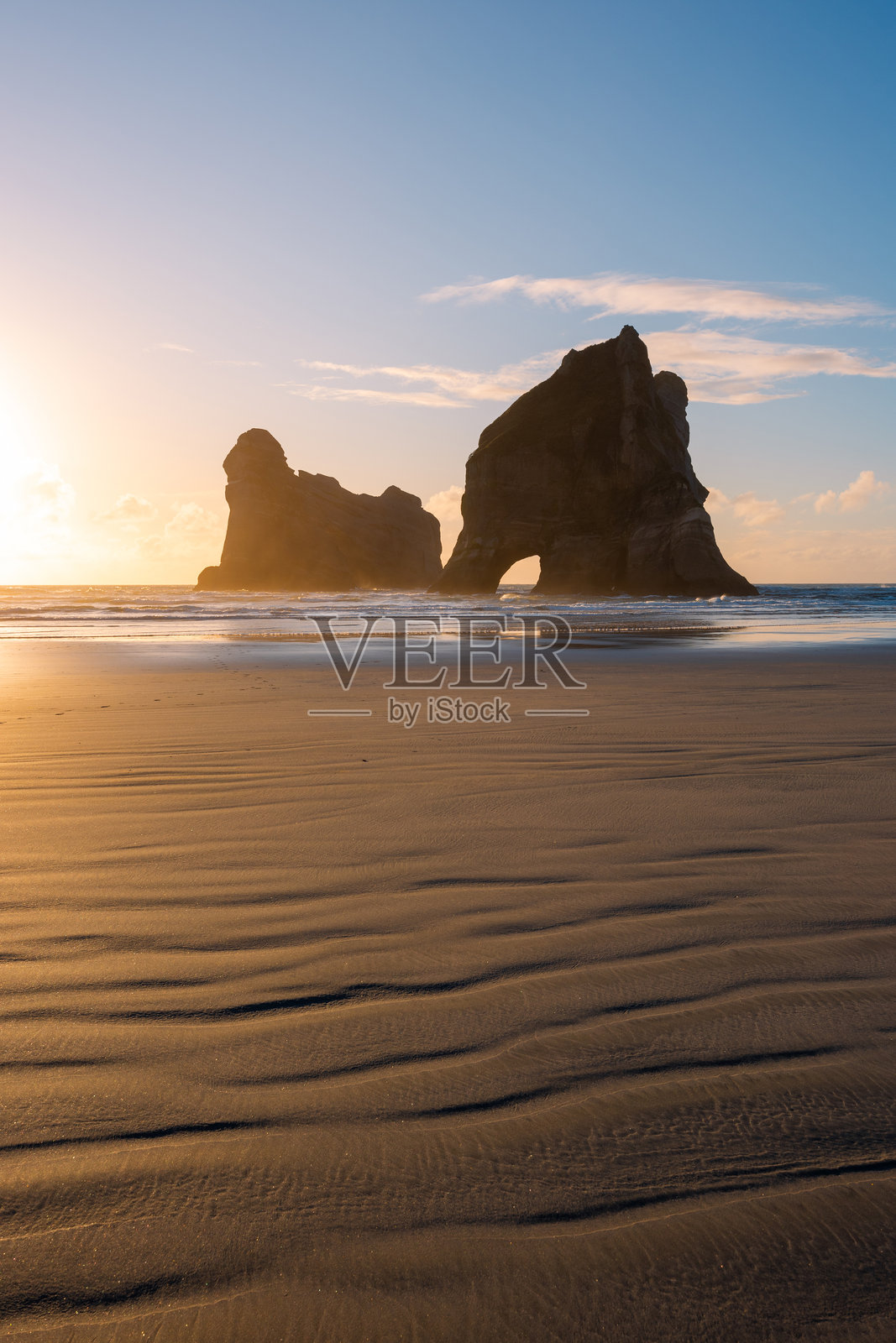 Wharariki海滩的日落照片摄影图片