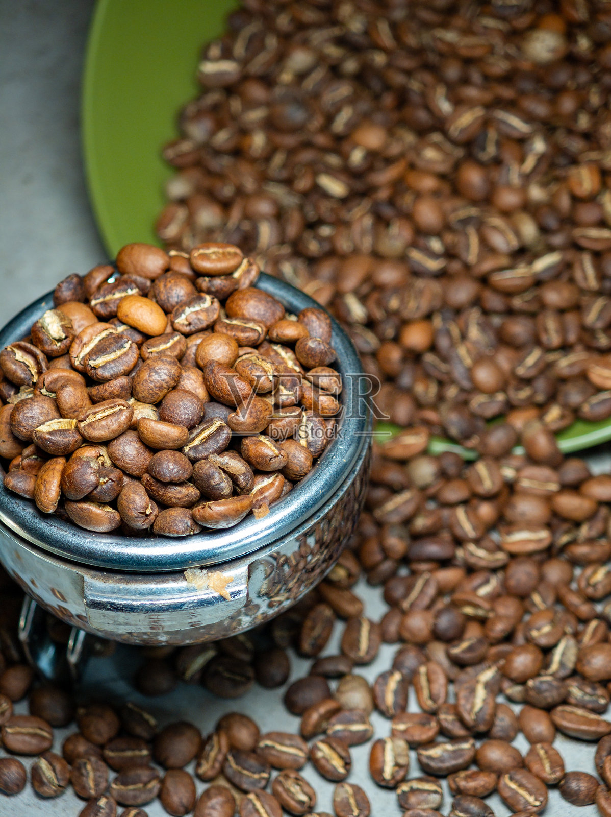 新鲜烘焙的阿拉比卡咖啡豆，散发诱人的香气照片摄影图片