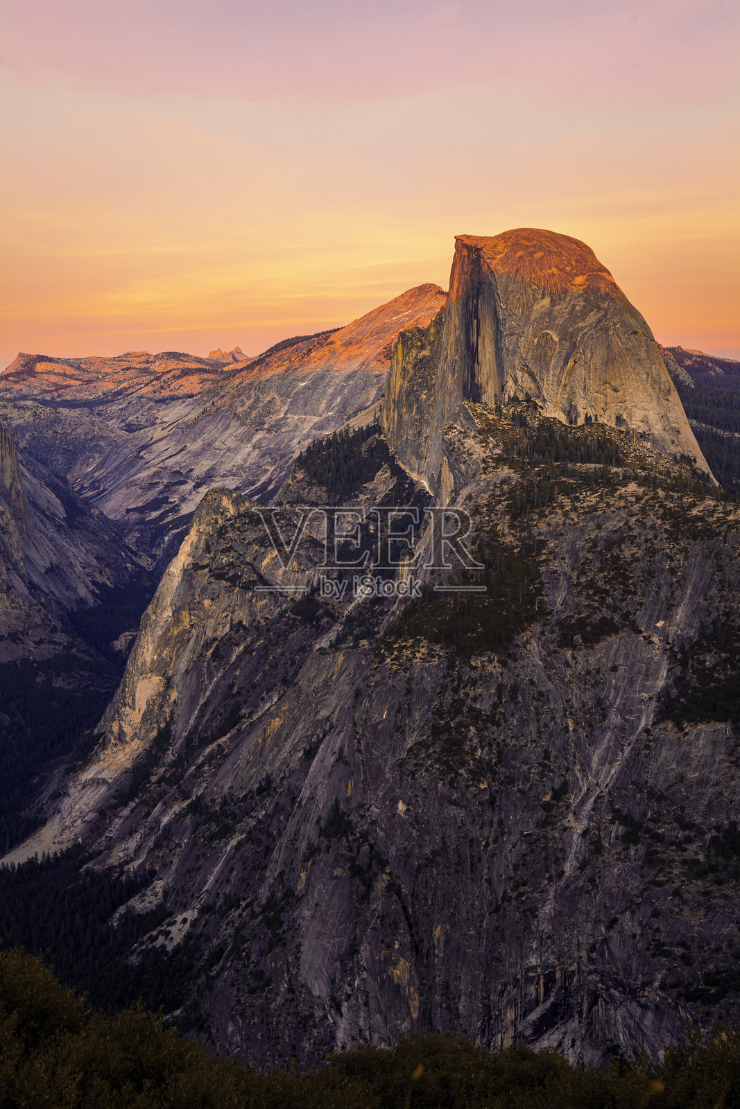 黄昏时分的半圆顶，冰川点，优胜美地国家公园，加利福尼亚州，美国照片摄影图片