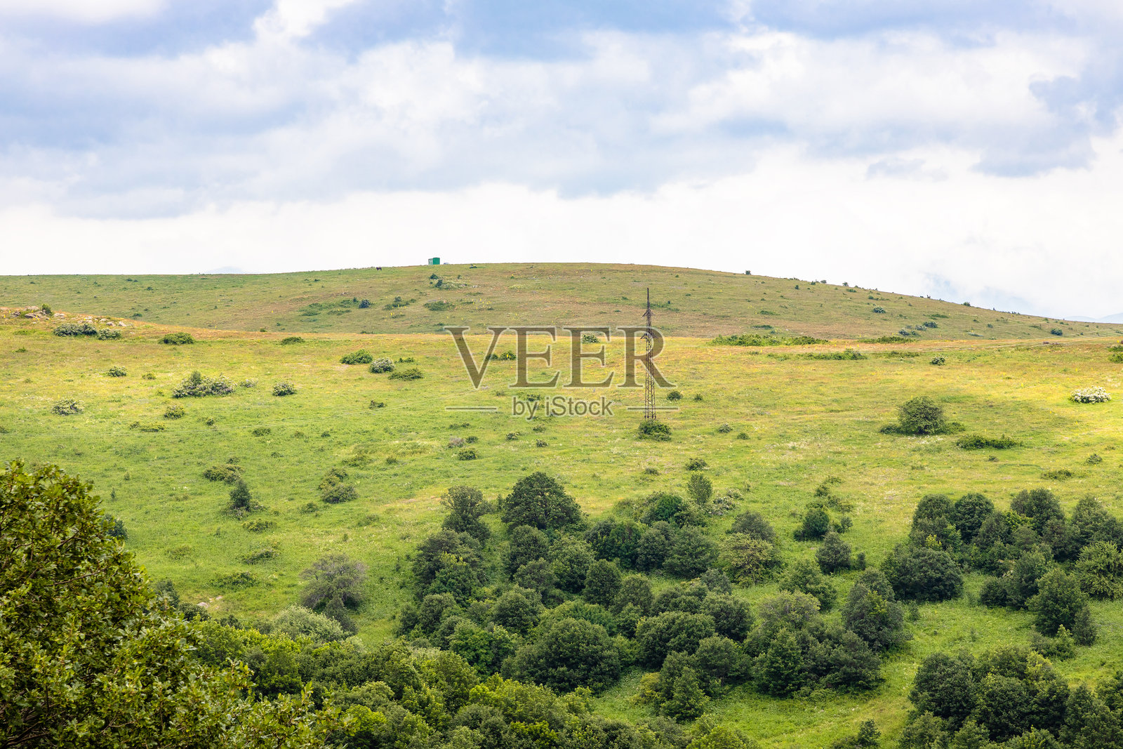 俯瞰扎赫卡佐尔镇附近的山顶照片摄影图片