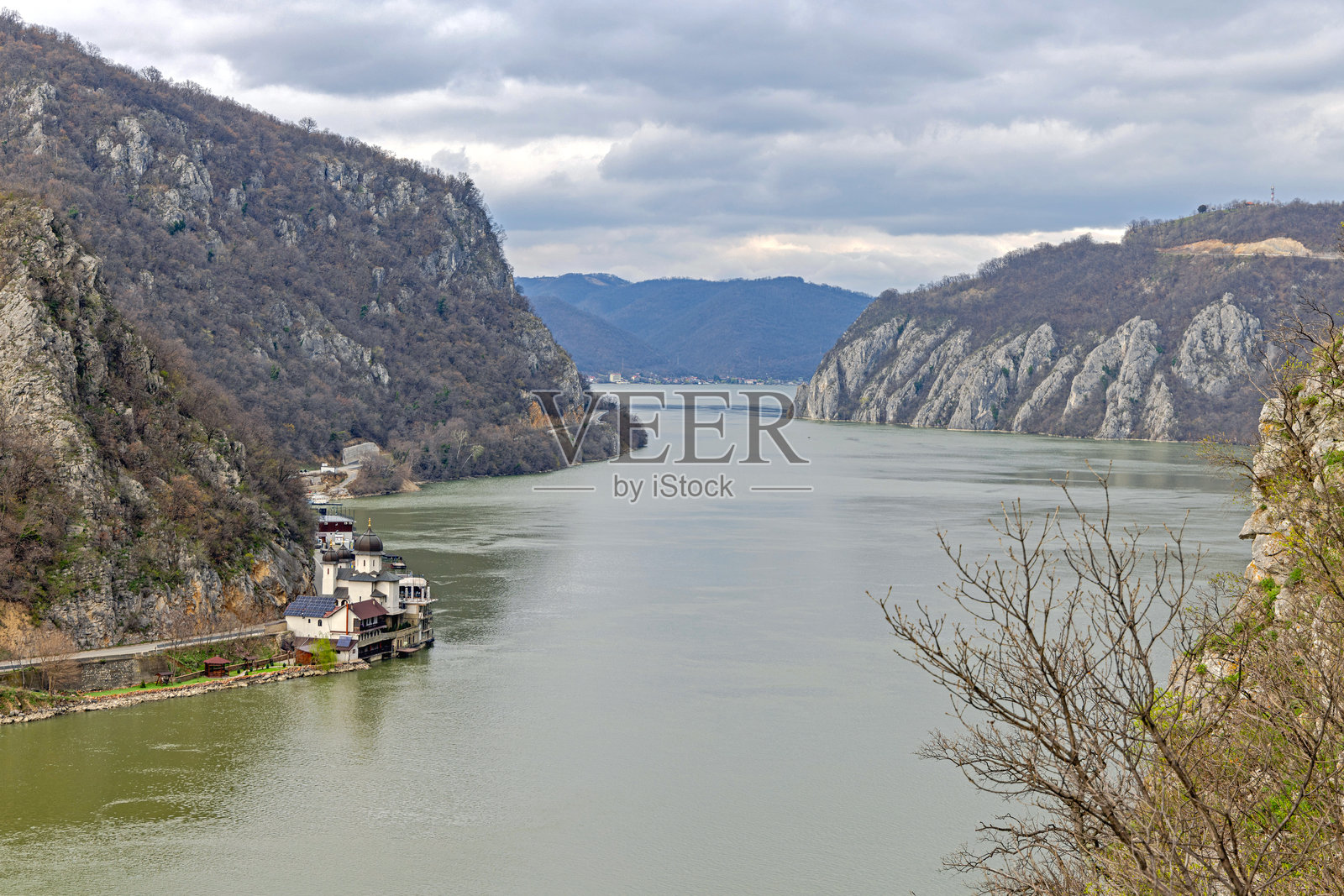罗马尼亚杜博瓦的马拉科尼亚修道院照片摄影图片
