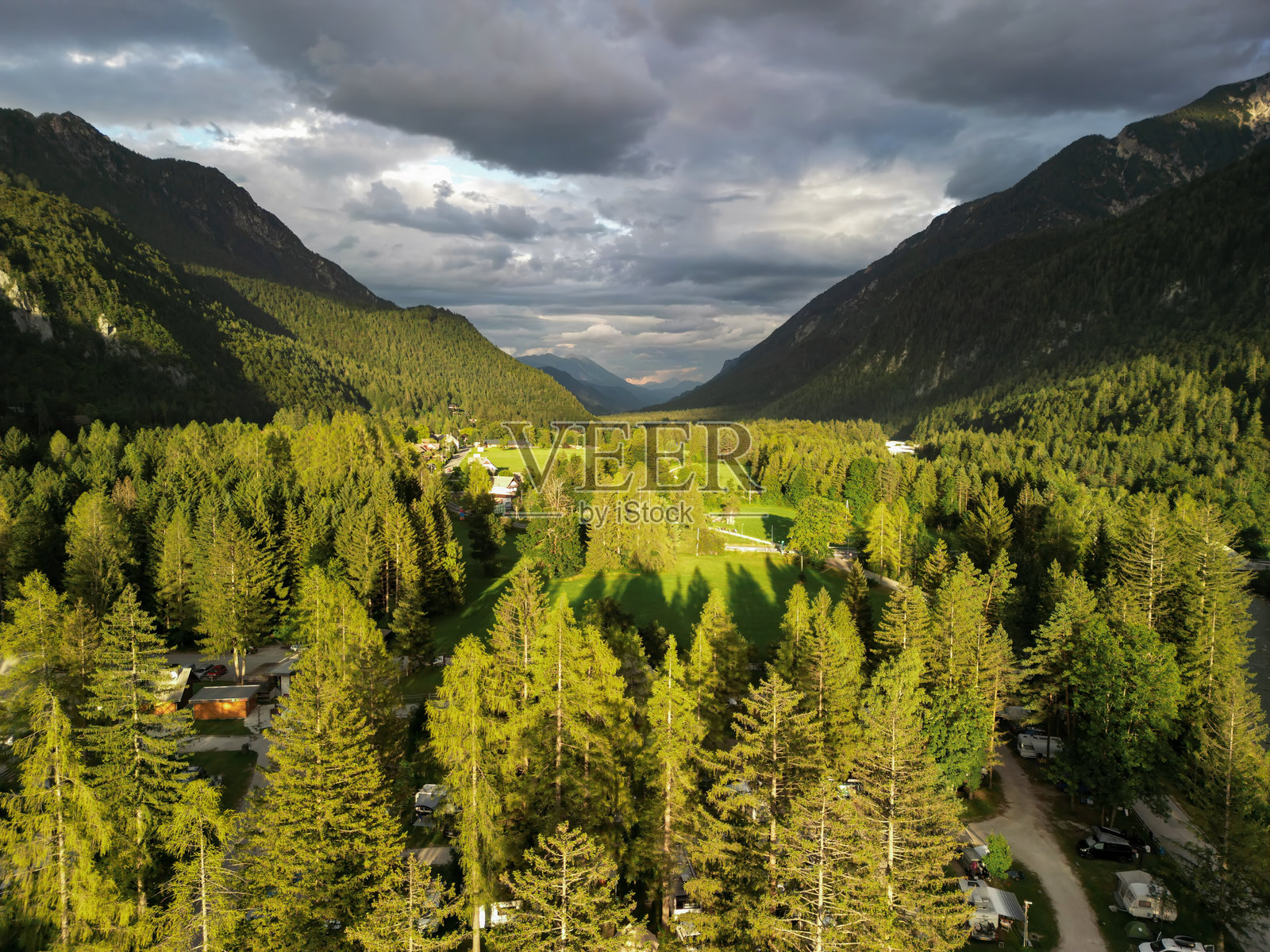 斯洛文尼亚的山谷照片摄影图片
