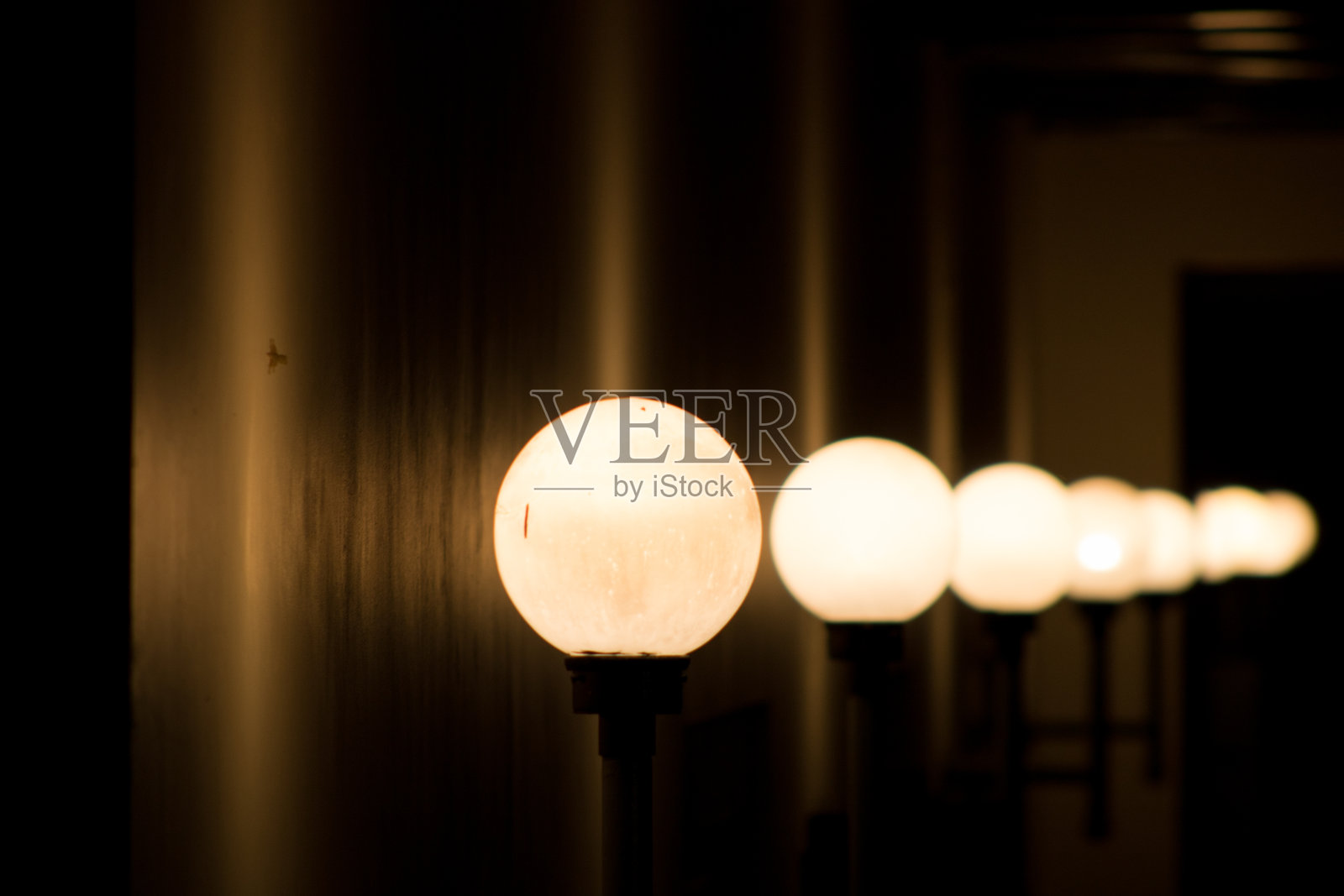 复古风格的壁灯照片摄影图片