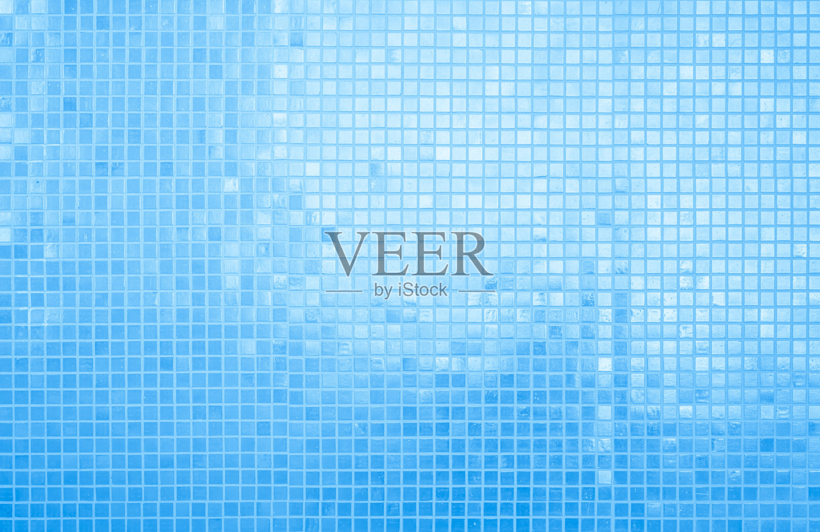 蓝色光泽陶瓷墙面方格和地砖马赛克背景，适用于浴室。几何设计图案，带有网格壁纸纹理装饰泳池。简单无缝的抽象表面，干净整洁。照片摄影图片