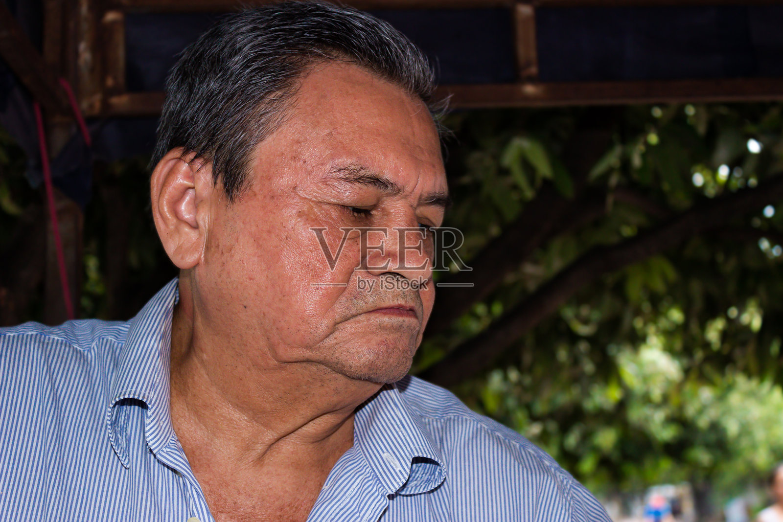 老人的面容照片摄影图片