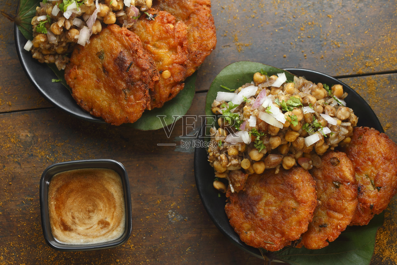 土豆饼和鹰嘴豆咖喱照片摄影图片