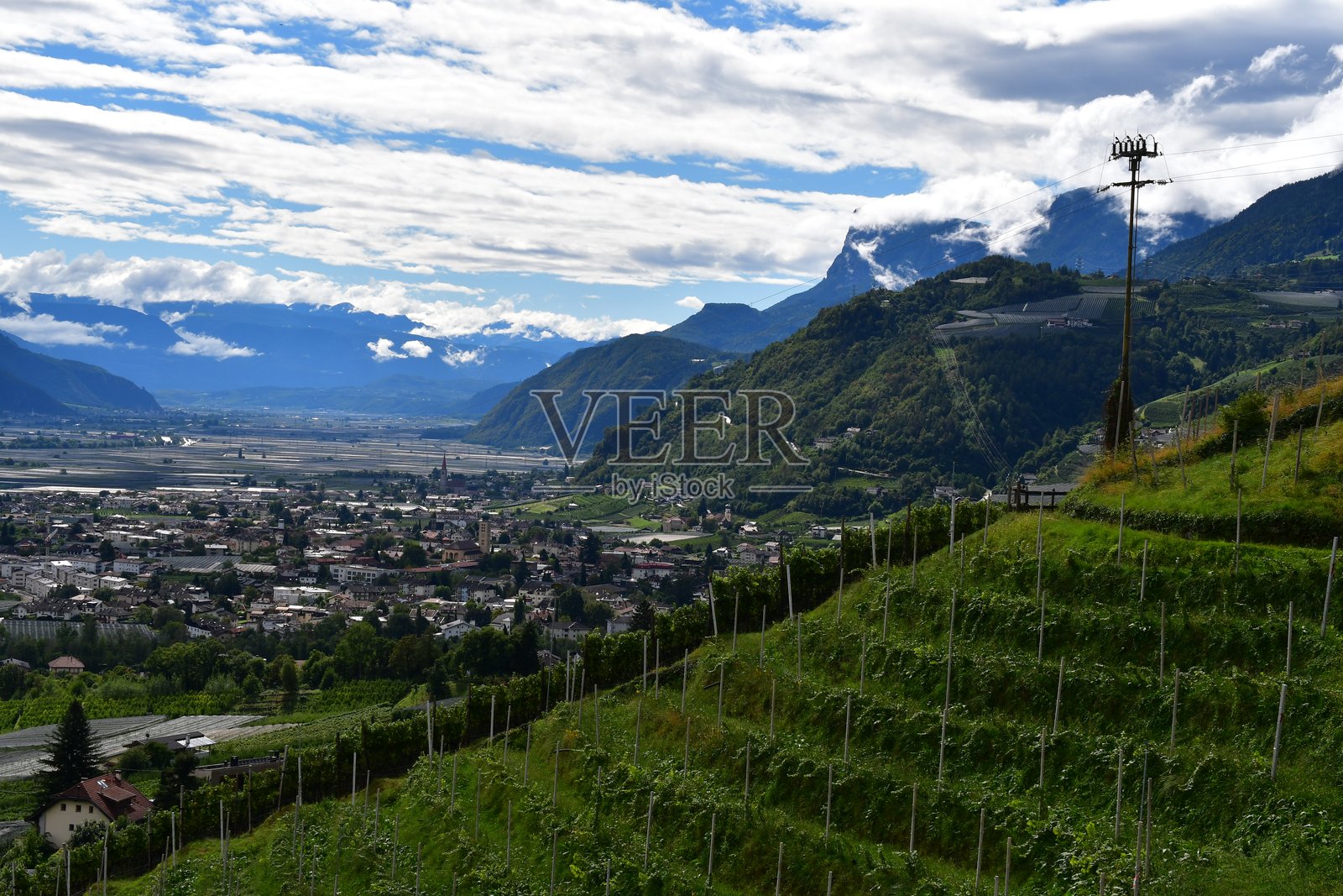 南蒂罗尔的拉娜景观照片摄影图片