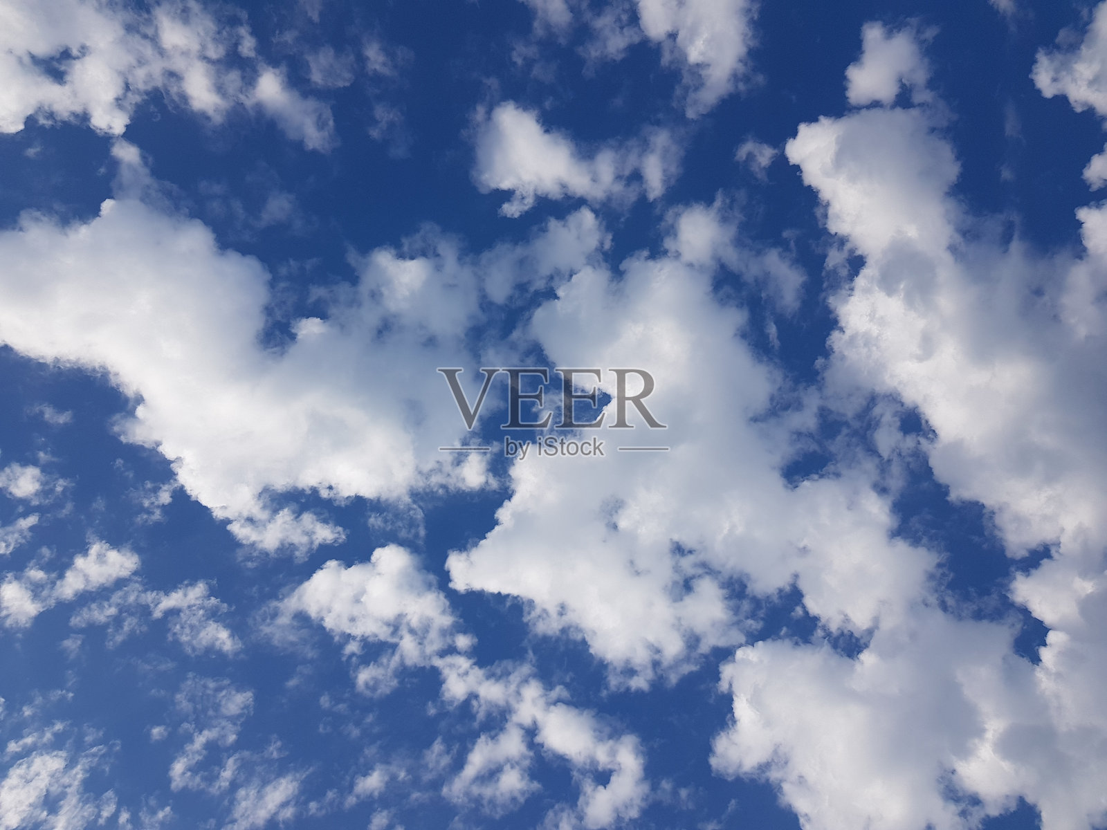 蓝天白云，日间风景背景照片摄影图片