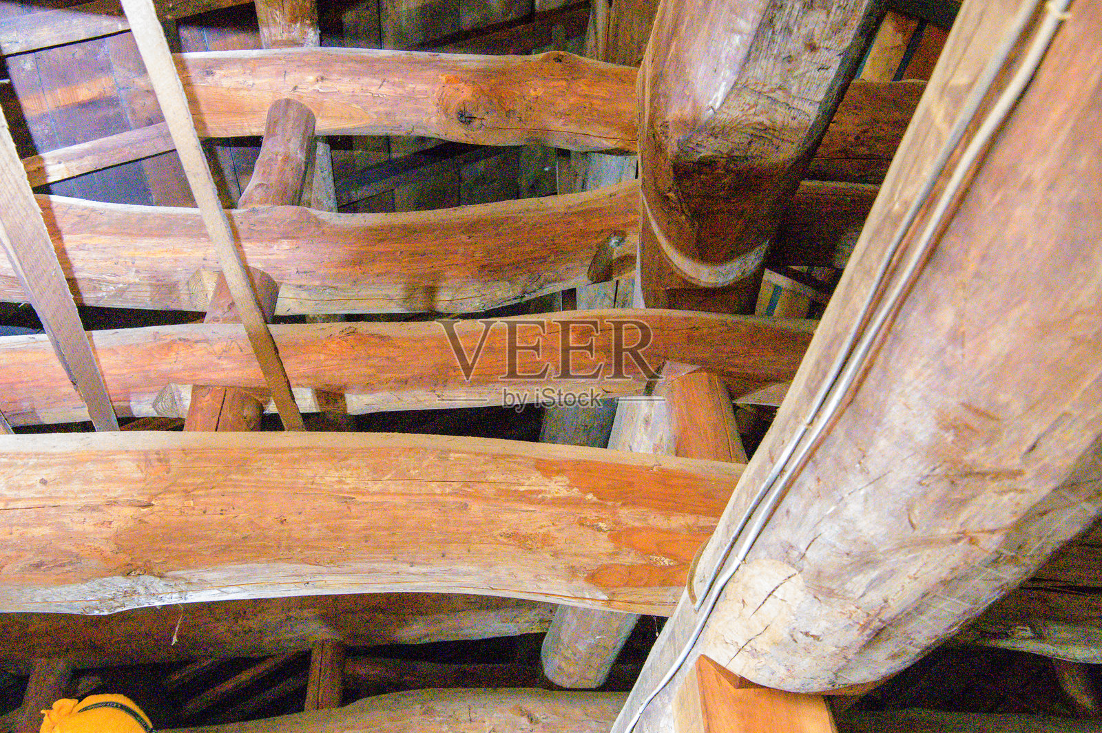 老日本房屋的阁楼照片摄影图片