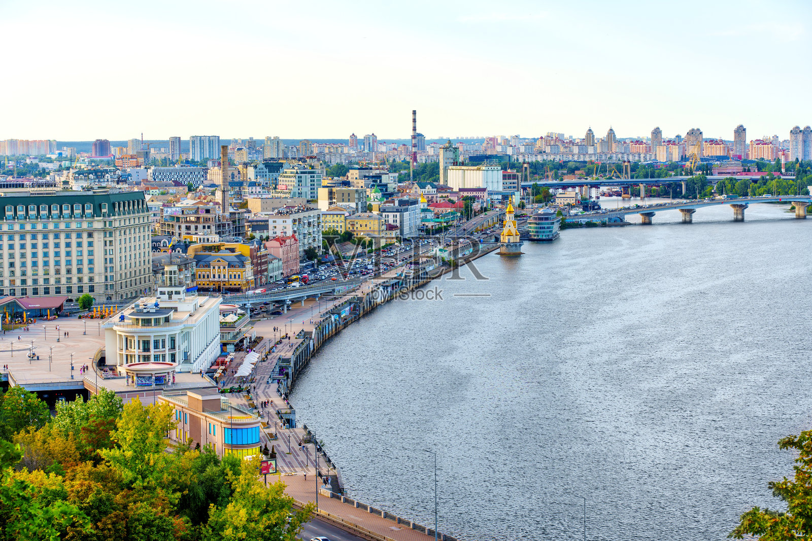 波什托娃广场和第聂伯河迷人的全景照片摄影图片