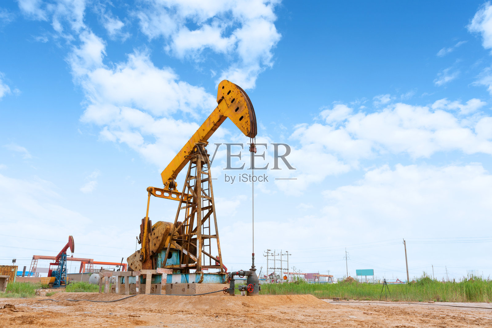 油田泵油设备照片摄影图片