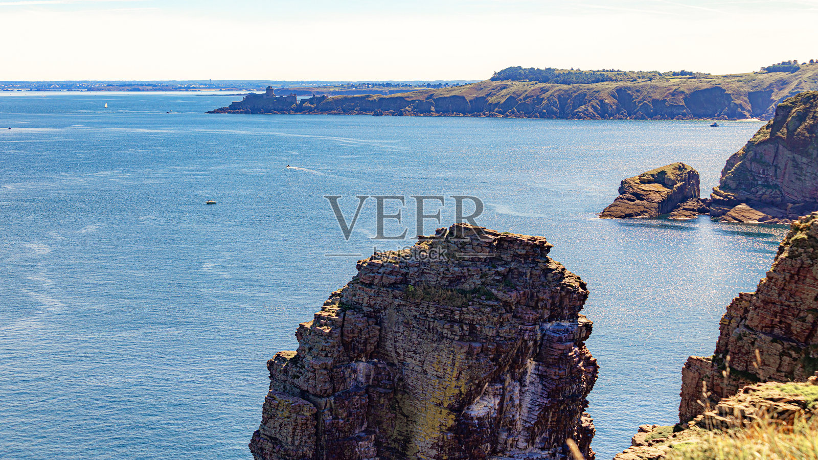 弗雷赫尔角和拉拉特堡，法国海岸线，位于英吉利海峡。照片摄影图片