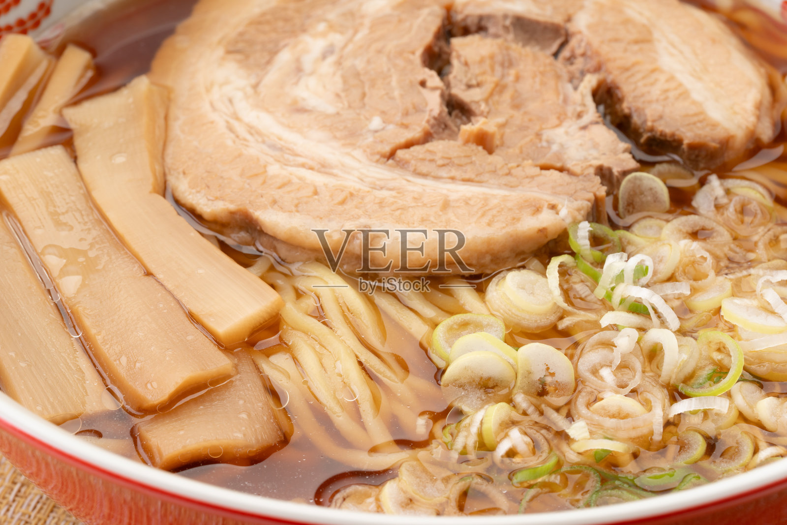 美味的酱油拉面特写照片摄影图片