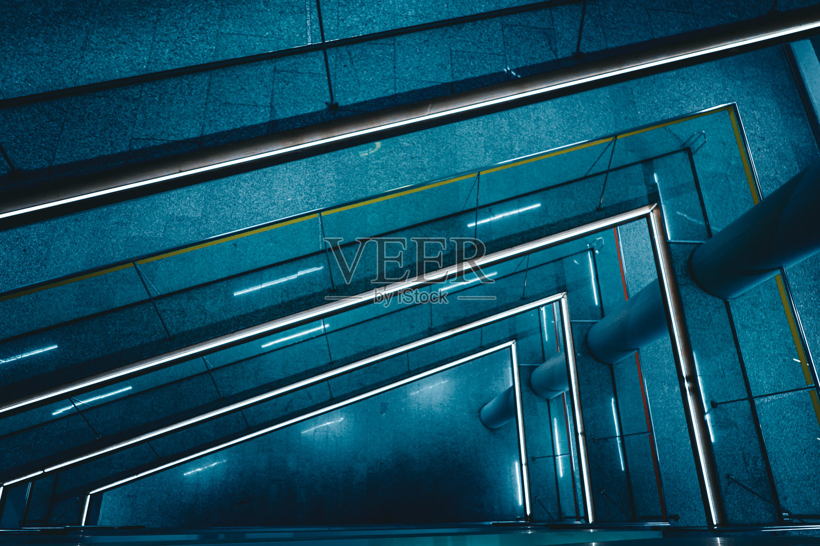 马略卡岛帕尔马机场停车场的楼梯间照片摄影图片