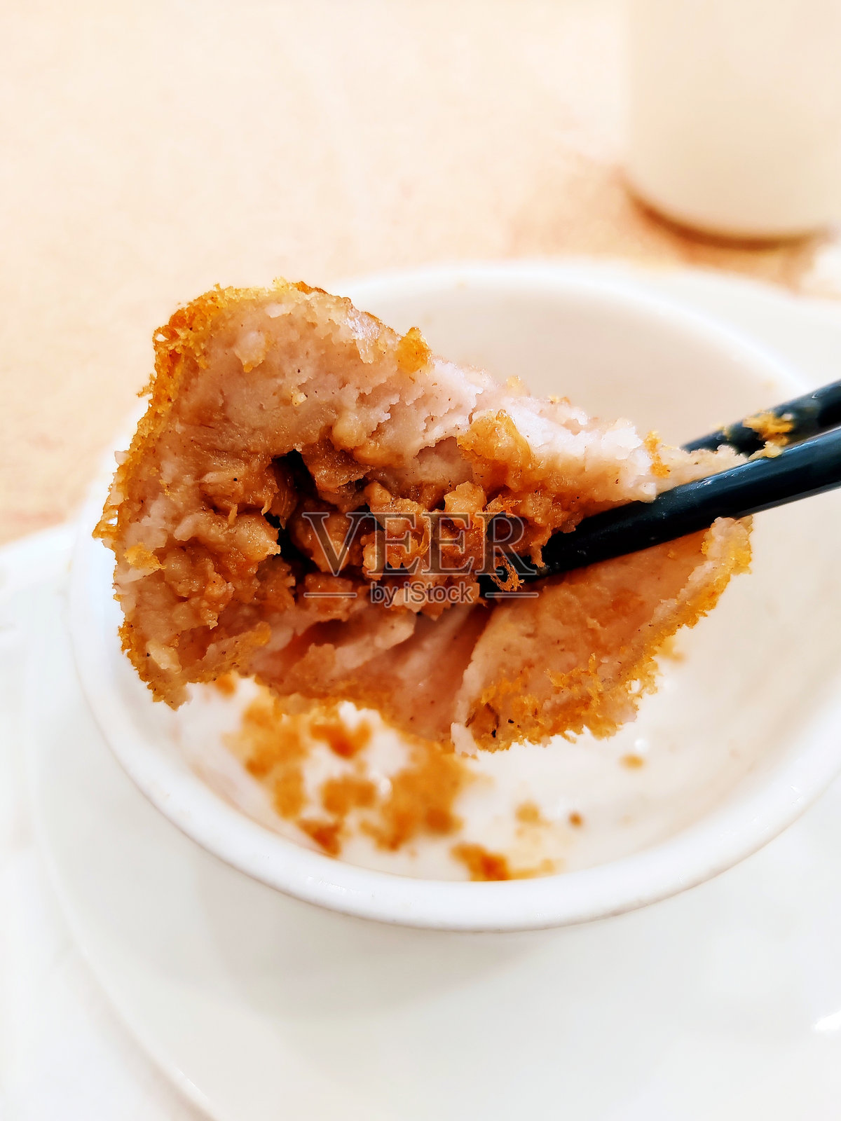 炸芋头饺子照片摄影图片