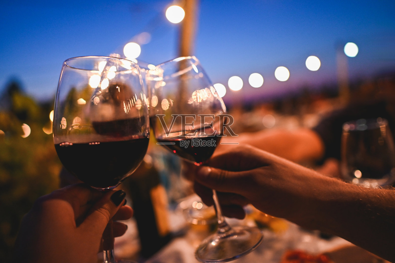 晚上的晚宴。照片摄影图片