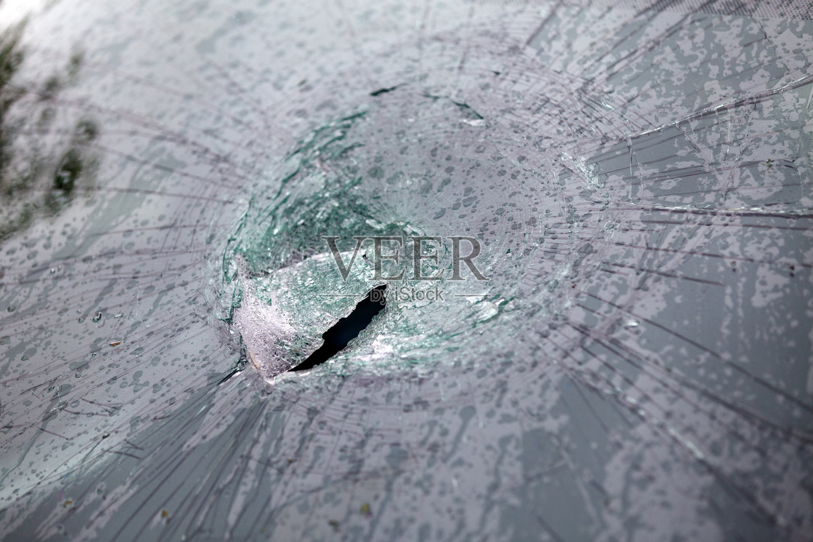 风暴夏兰对汽车挡风玻璃的影响照片摄影图片