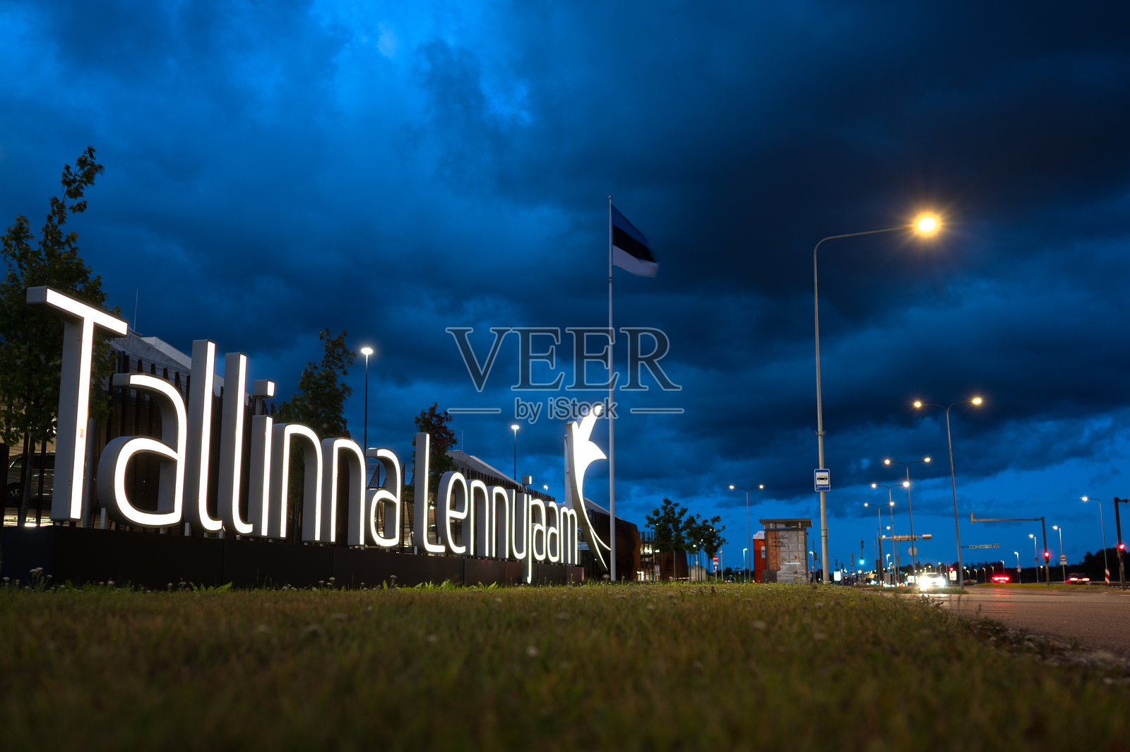 塔林机场的夜间标志照片摄影图片