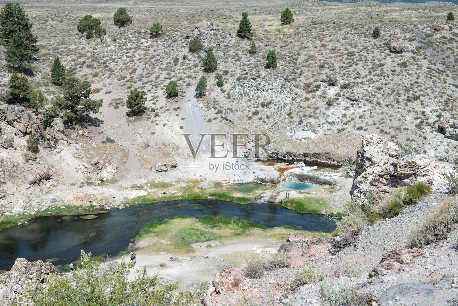 加利福尼亚州猛犸湖 - 2024年7月25日:位于加利福尼亚州猛犸湖附近的热溪地质遗址照片摄影图片