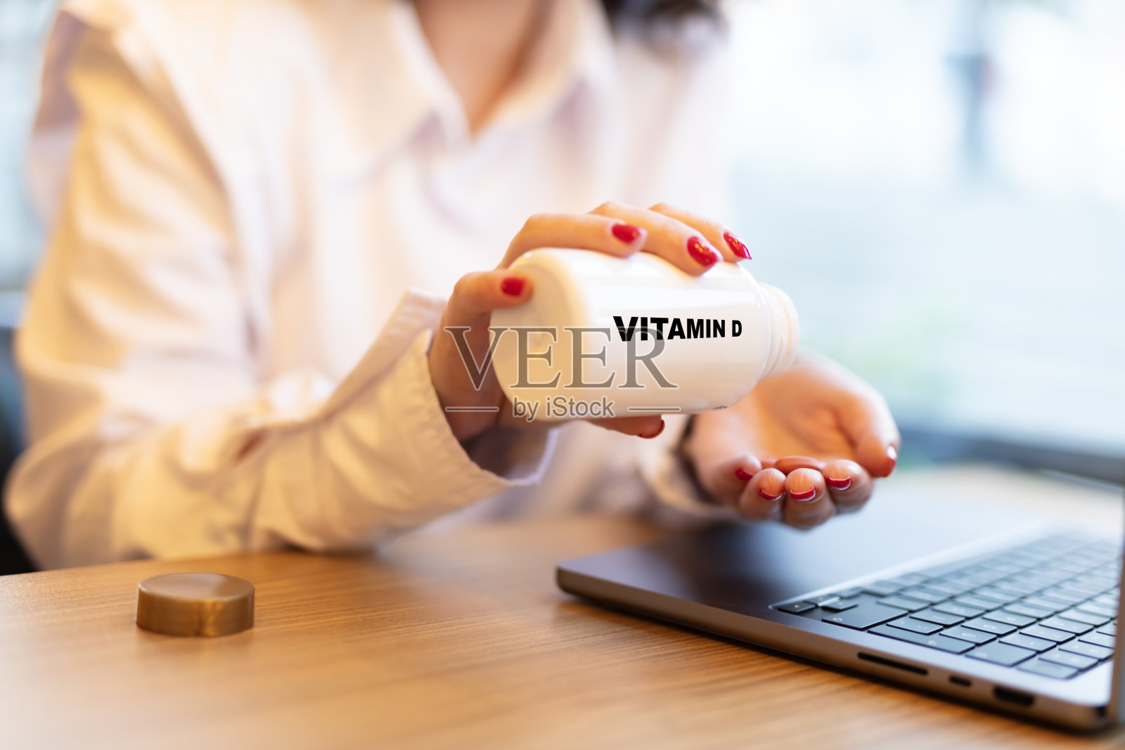 维生素、营养补充剂、健康生活方式概念照片摄影图片