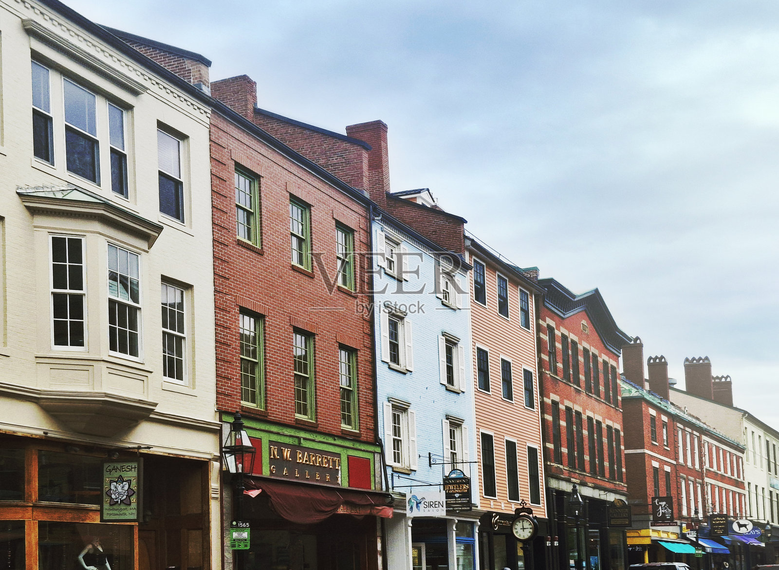 新罕布什尔州朴茨茅斯历史悠久的市中心的零售店和餐馆照片摄影图片