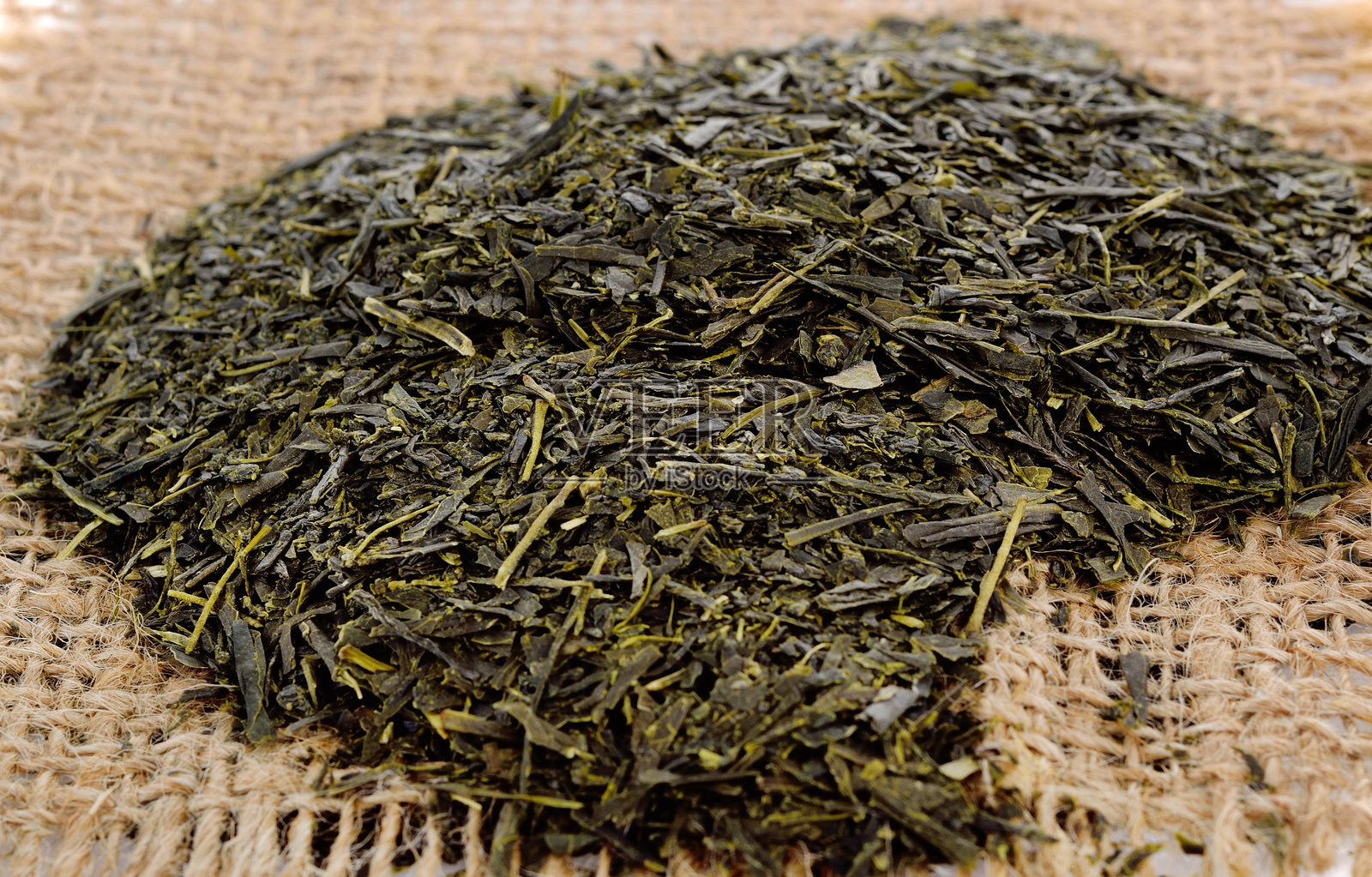 干茶叶孤立在白色背景上照片摄影图片