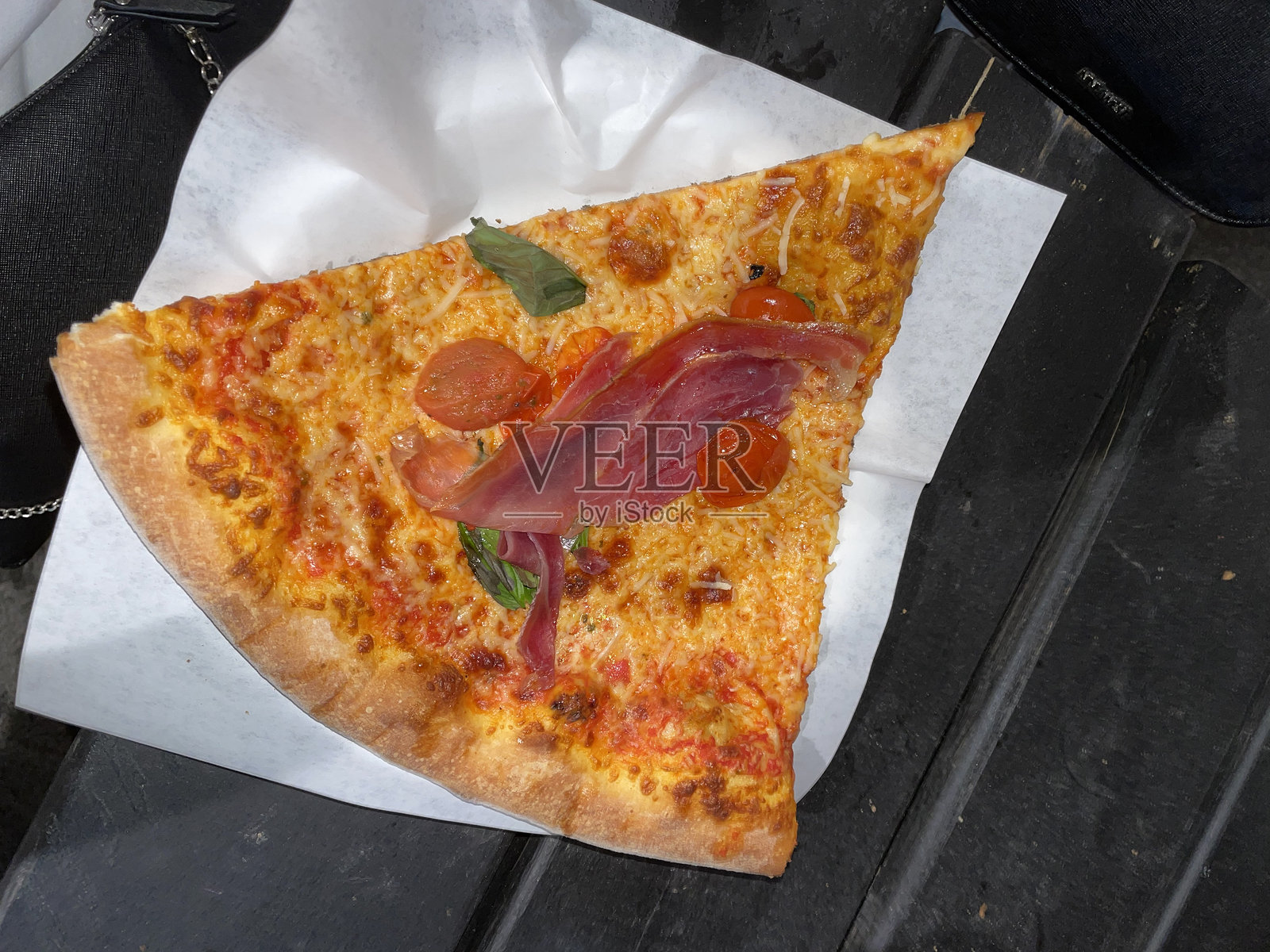 比萨饼切片照片摄影图片