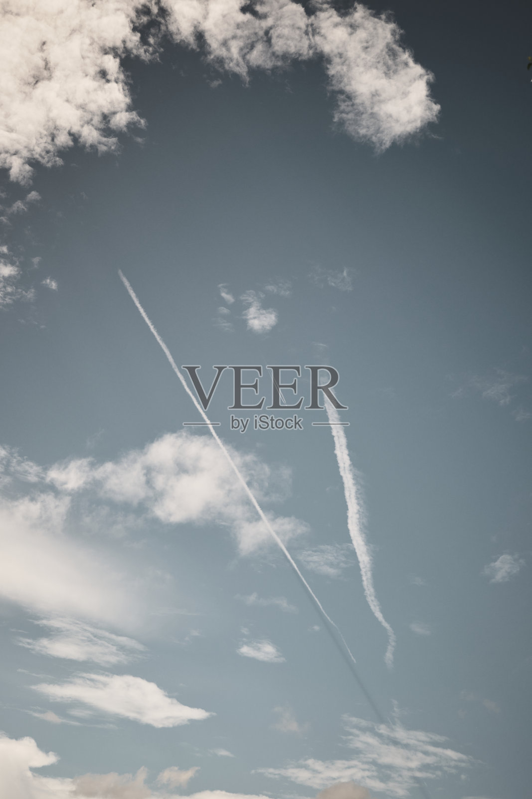 三条飞机尾迹照片摄影图片