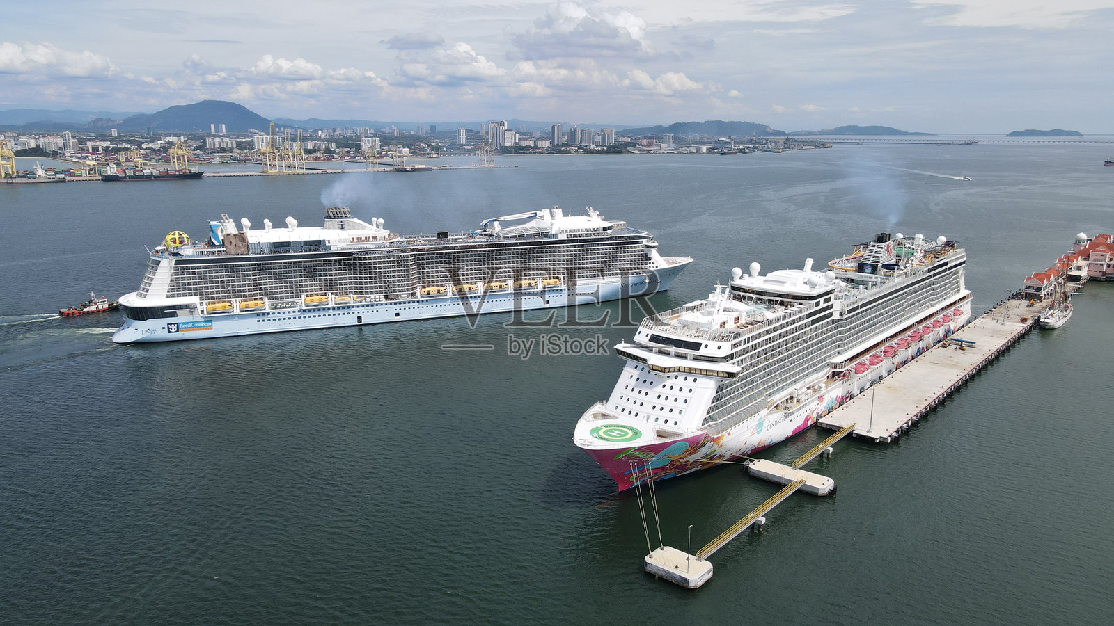 斯威滕汉姆邮轮码头与一些停靠的邮轮照片摄影图片