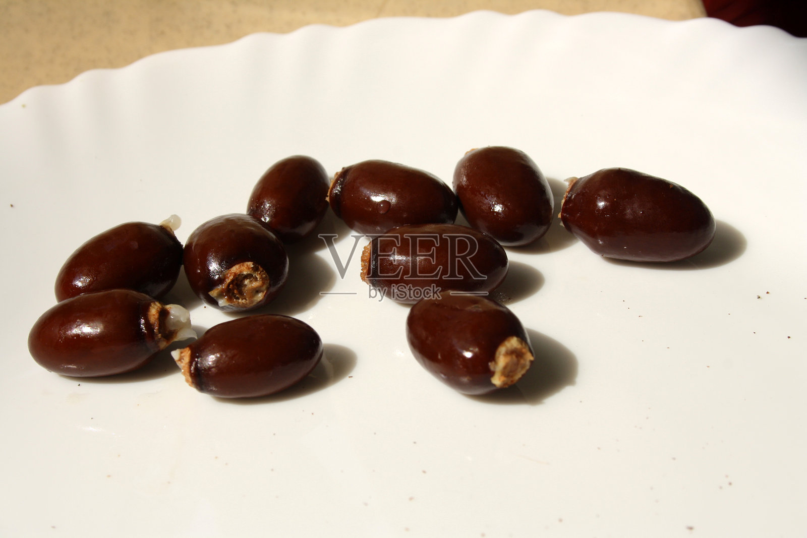 荔枝（Litchi chinensis）种子呈深棕色： (图片来源：Sanjiv Shukla)照片摄影图片