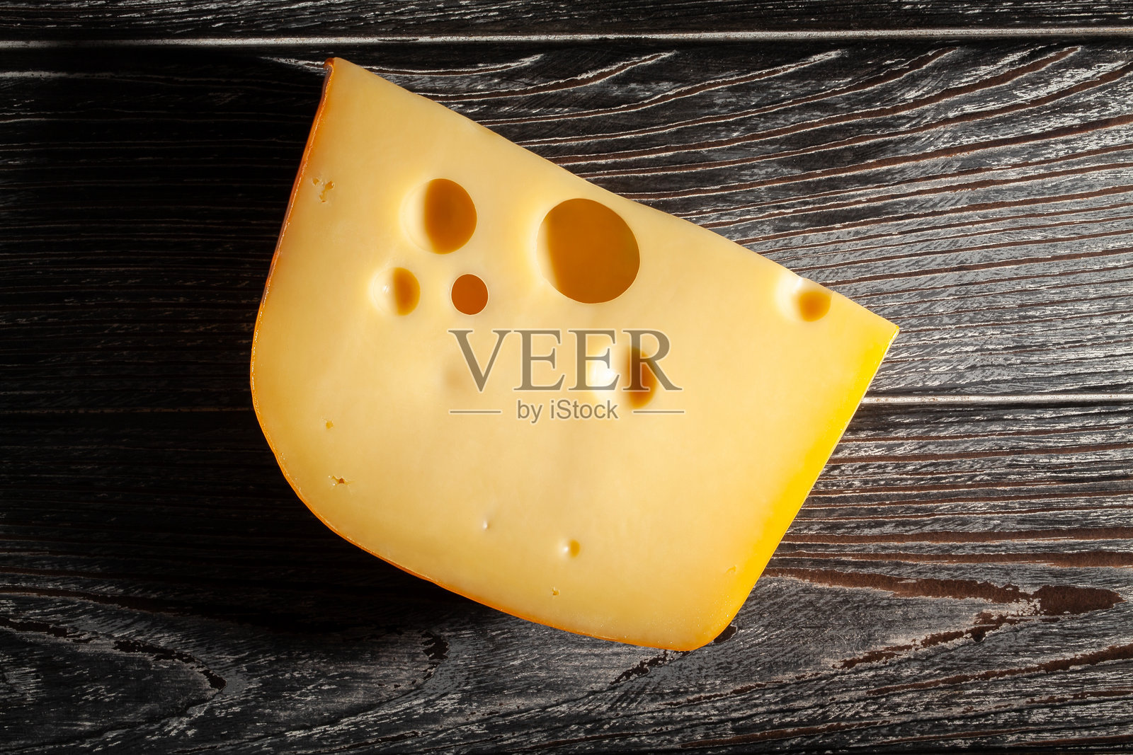 木头上的奶酪照片摄影图片