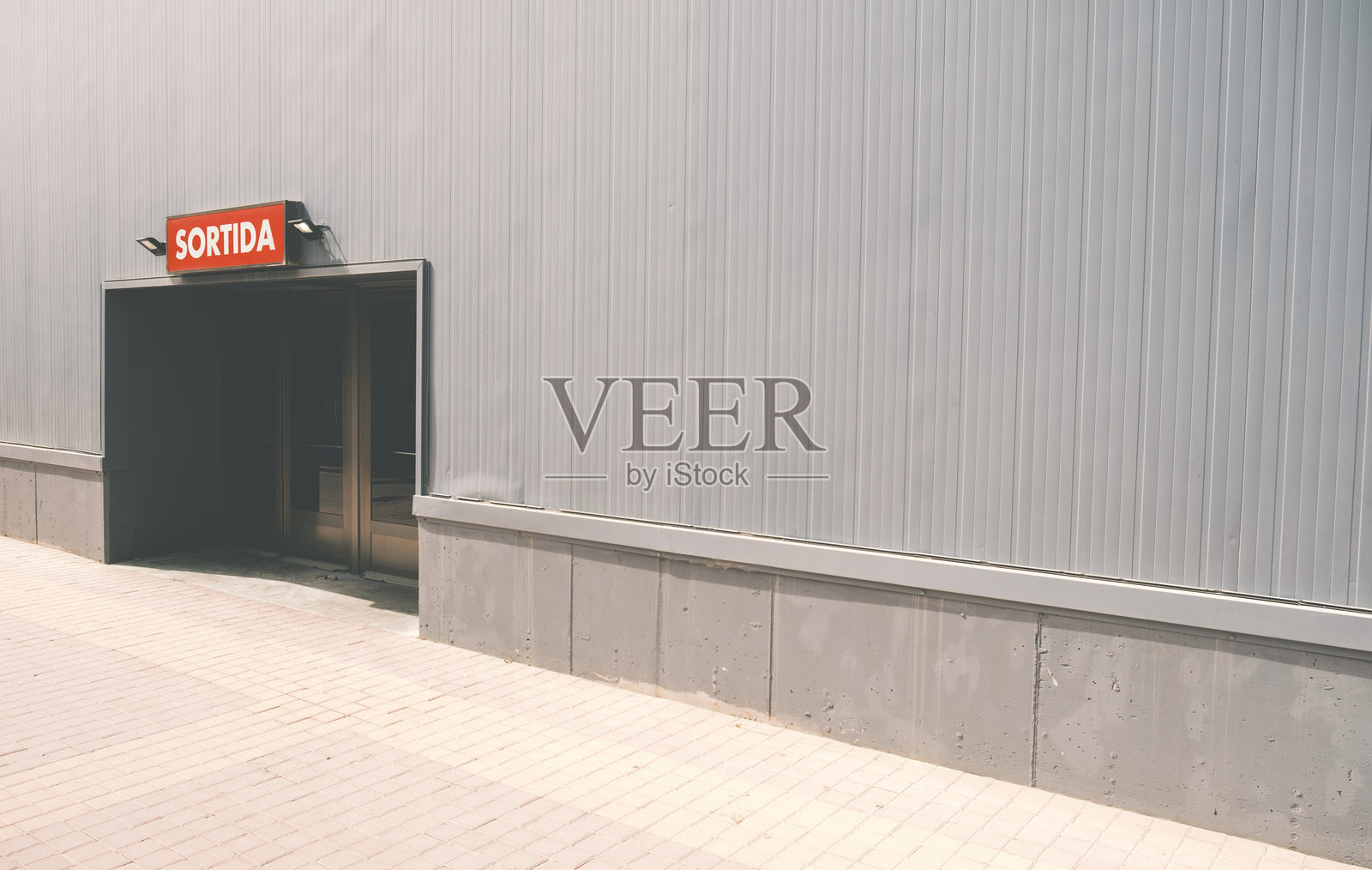 建筑出口门照片摄影图片