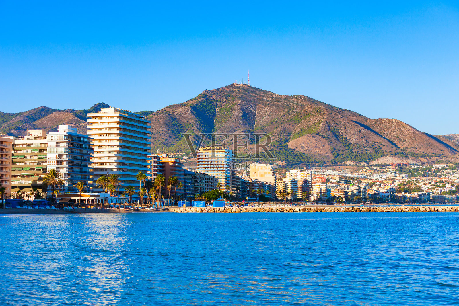 西班牙富恩吉罗拉市海滩全景视图照片摄影图片