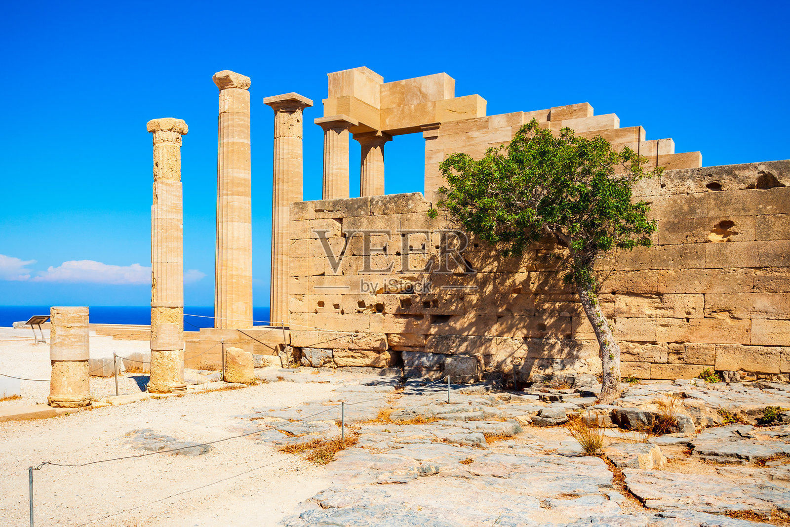 林多斯的卫城和海滩，罗德岛照片摄影图片