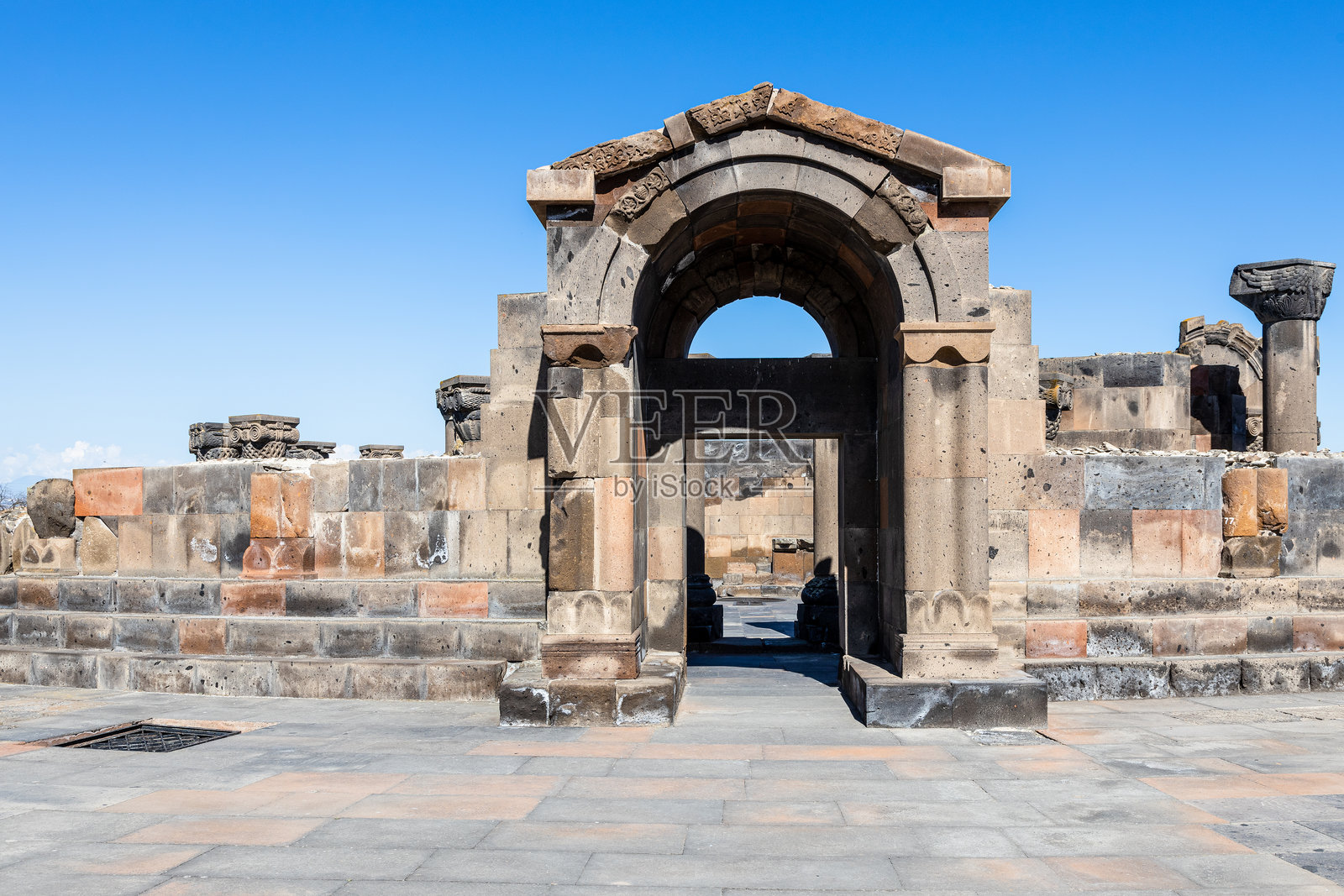 亚美尼亚兹瓦特诺茨大教堂的门照片摄影图片