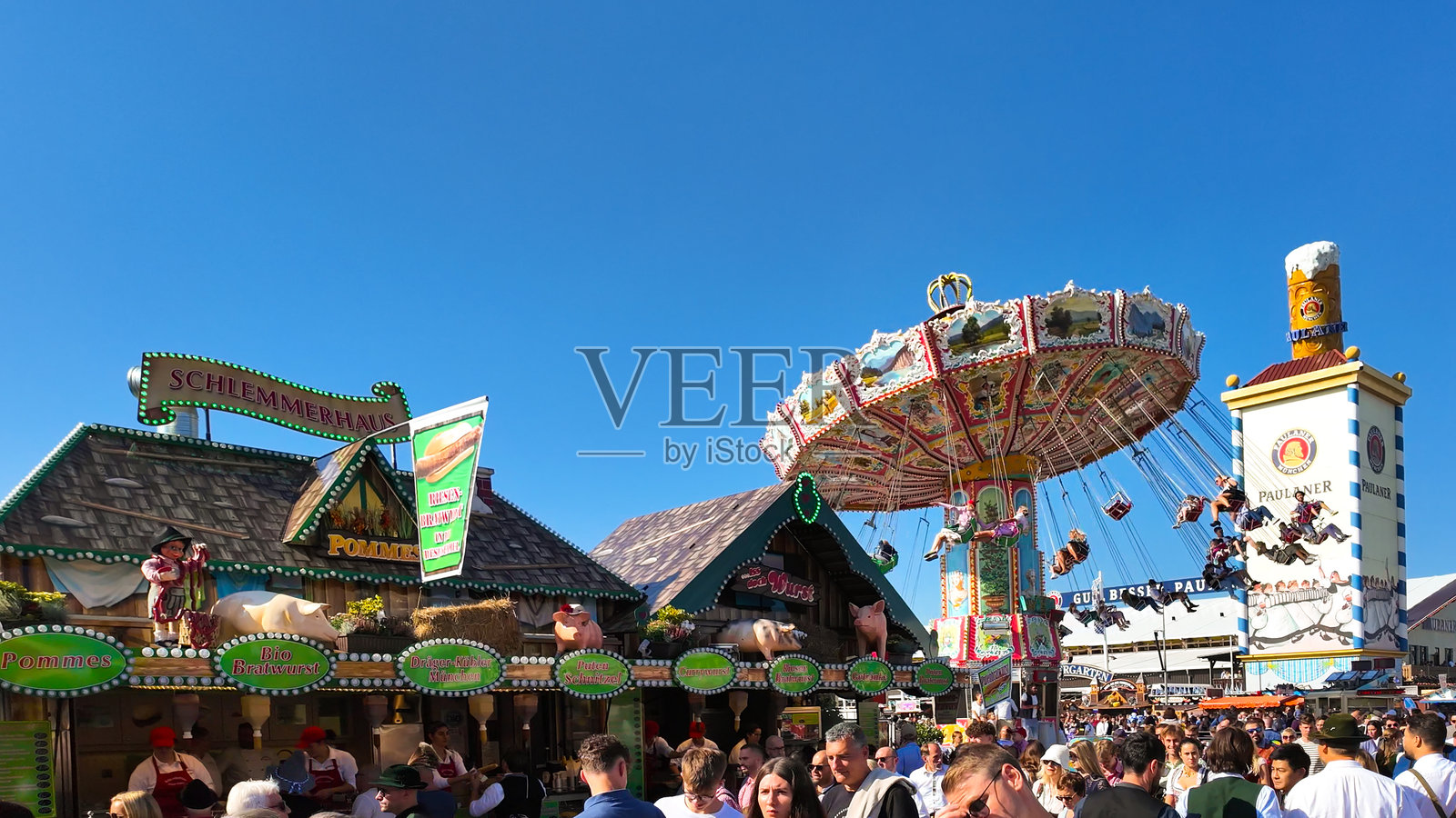 世界上最大的啤酒节慕尼黑啤酒节 - 2024年9月21日在德国慕尼黑的特雷西恩草地上的民俗庆祝活动和啤酒帐篷照片摄影图片