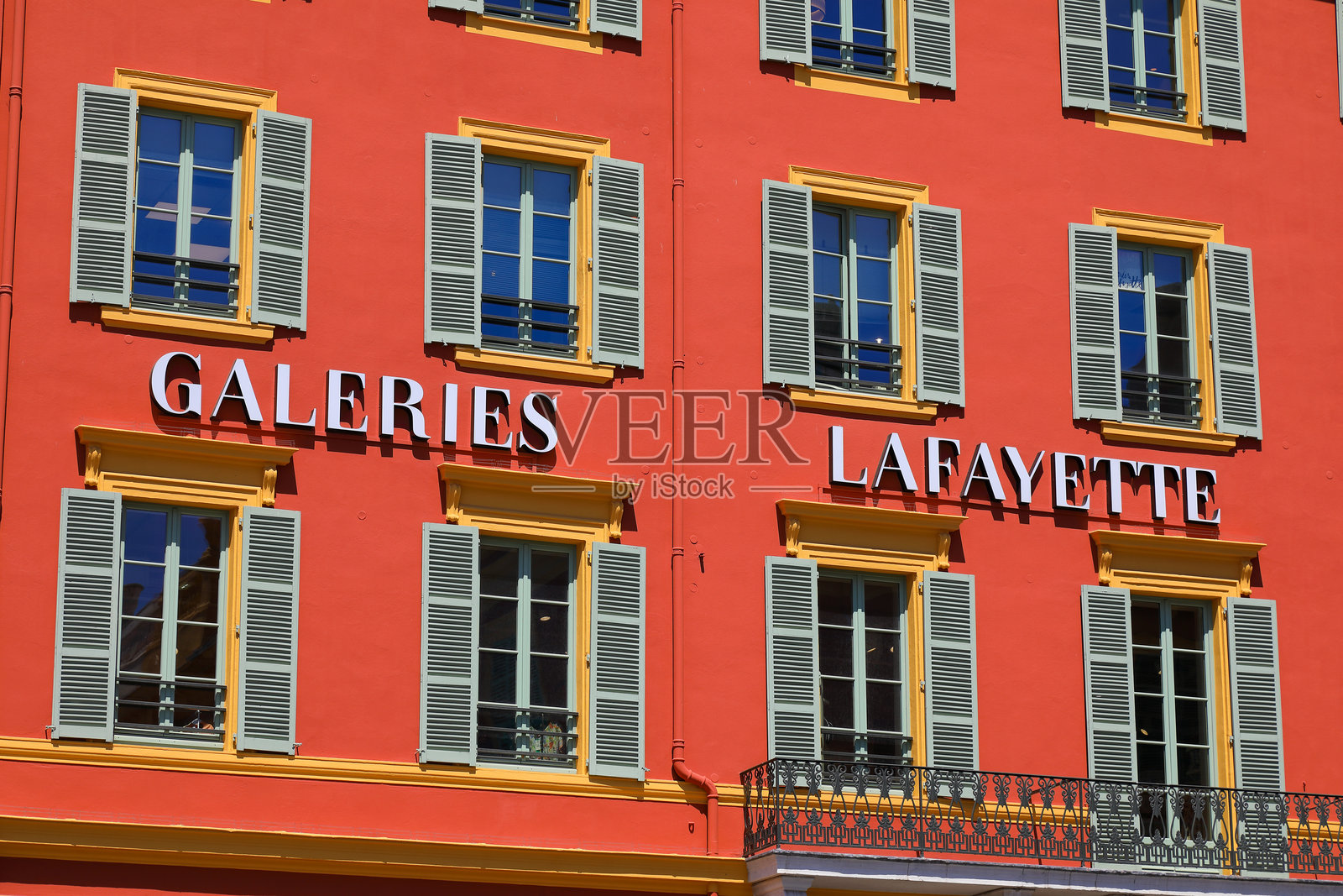 法国尼斯市购物中心外立面的局部照片摄影图片