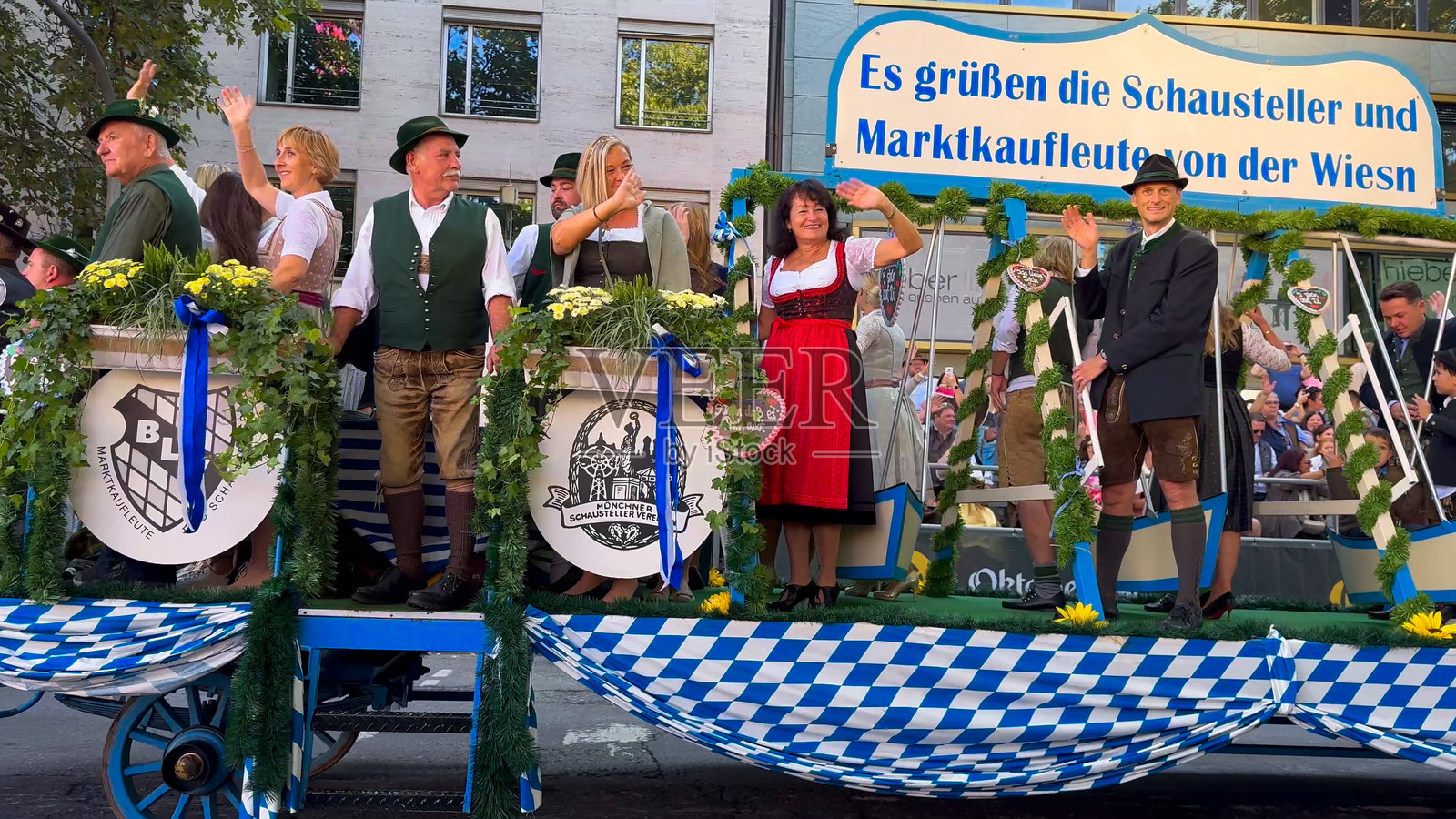 慕尼黑特蕾西恩草地上的酿酒师盛装游行,马车和马匹,乐队以及十月节帐篷的主人,2024年9月21日照片摄影图片