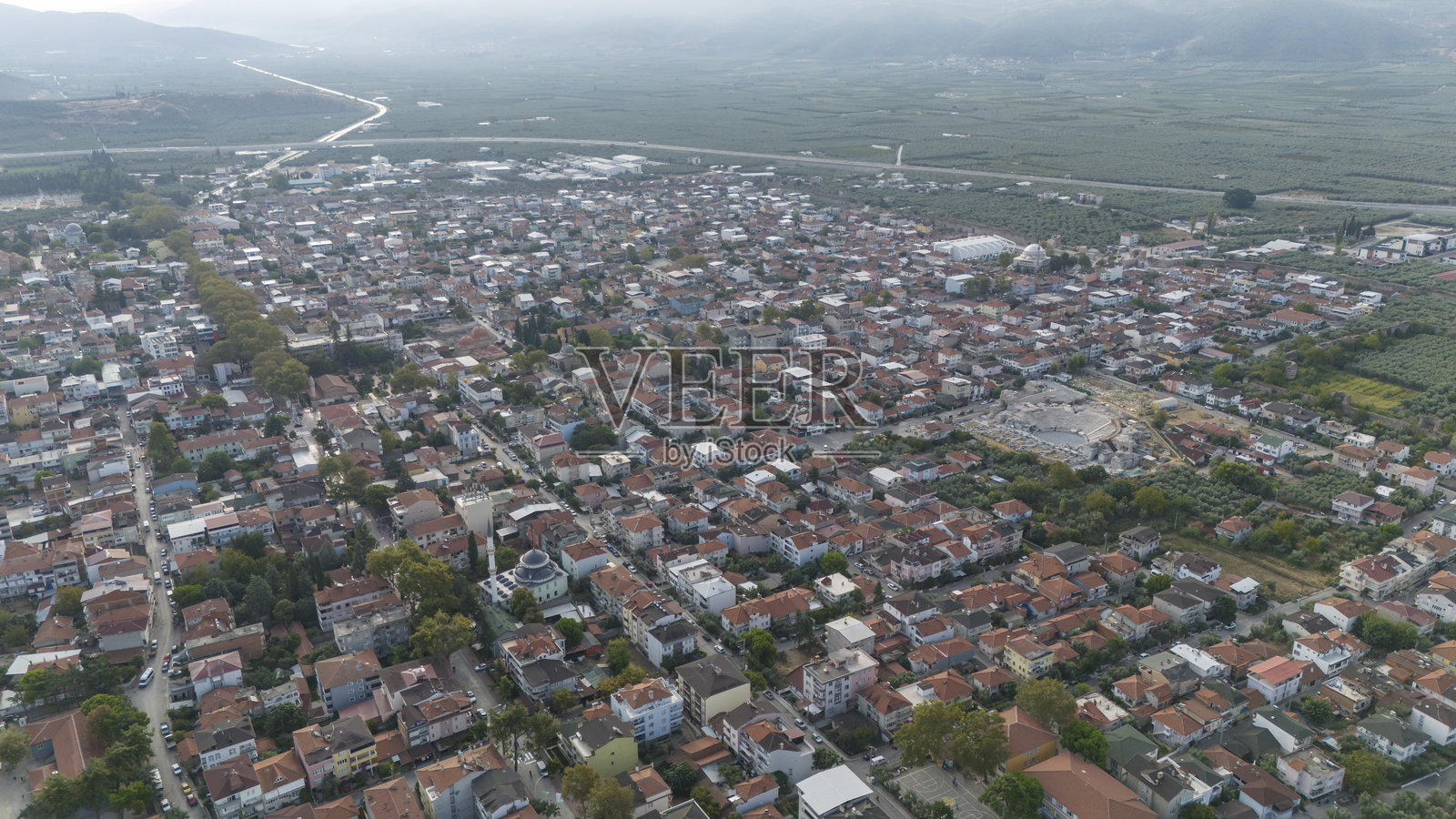 土耳其伊兹尼克湖畔历史名城伊兹尼克的鸟瞰图。照片摄影图片