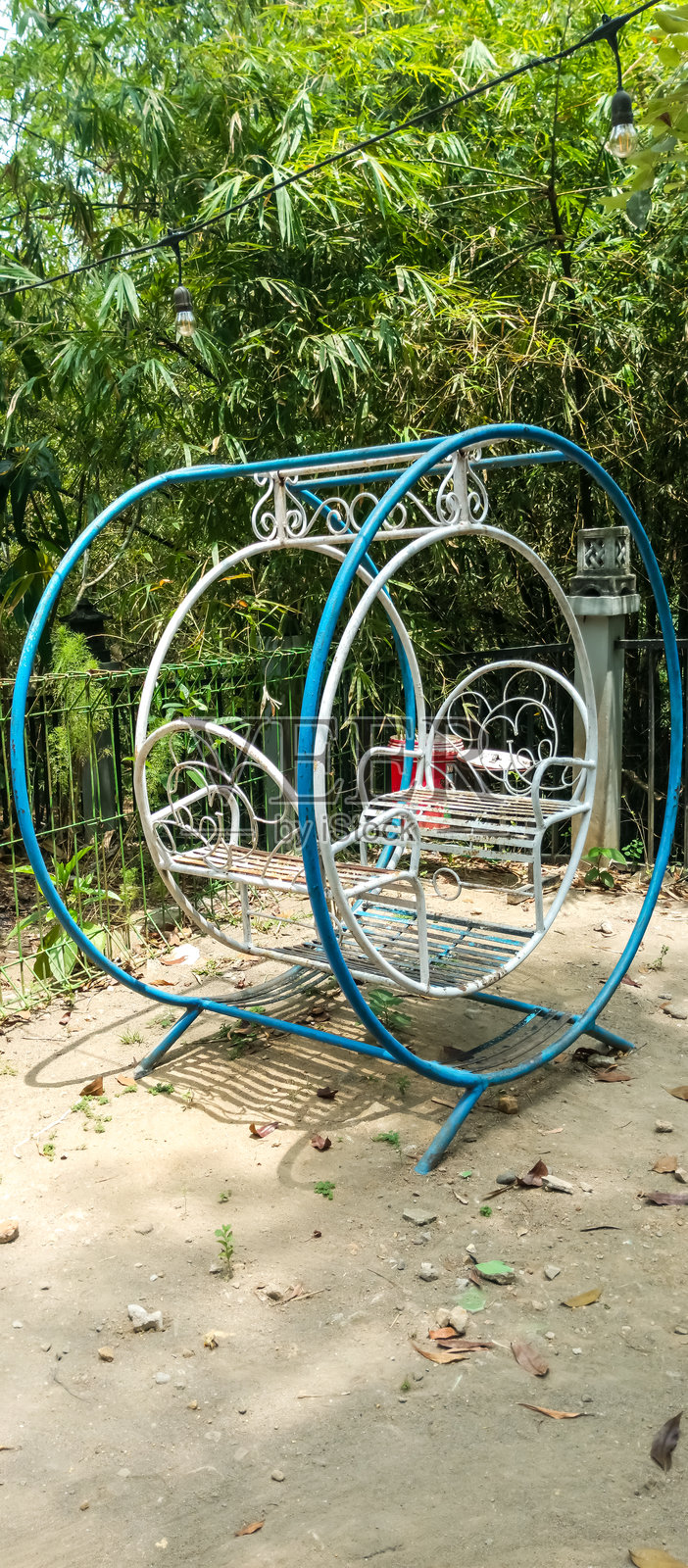 儿童玩具，称为秋千照片摄影图片